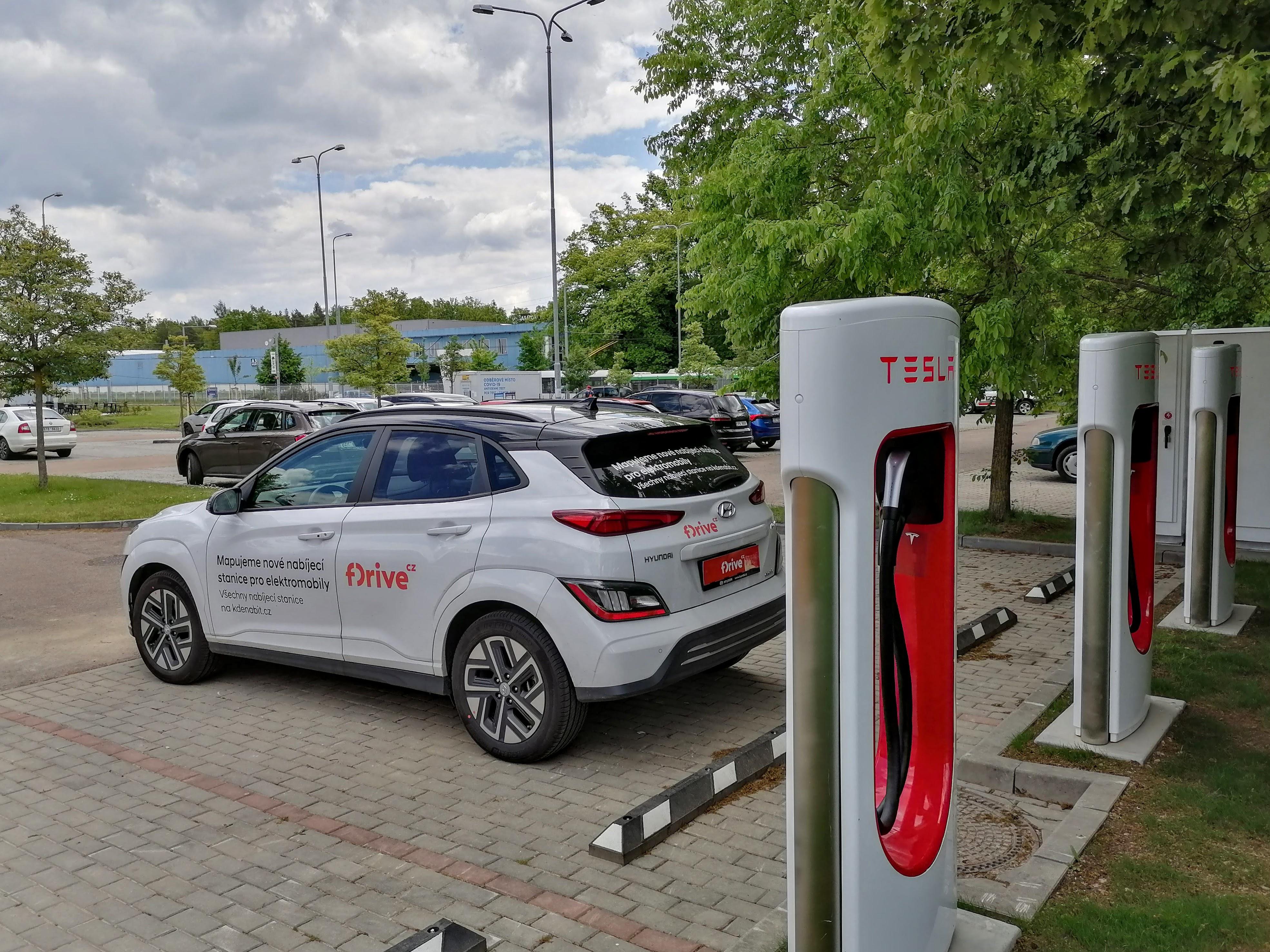 Nabíjecí stanice Tesla supercharger foto 2