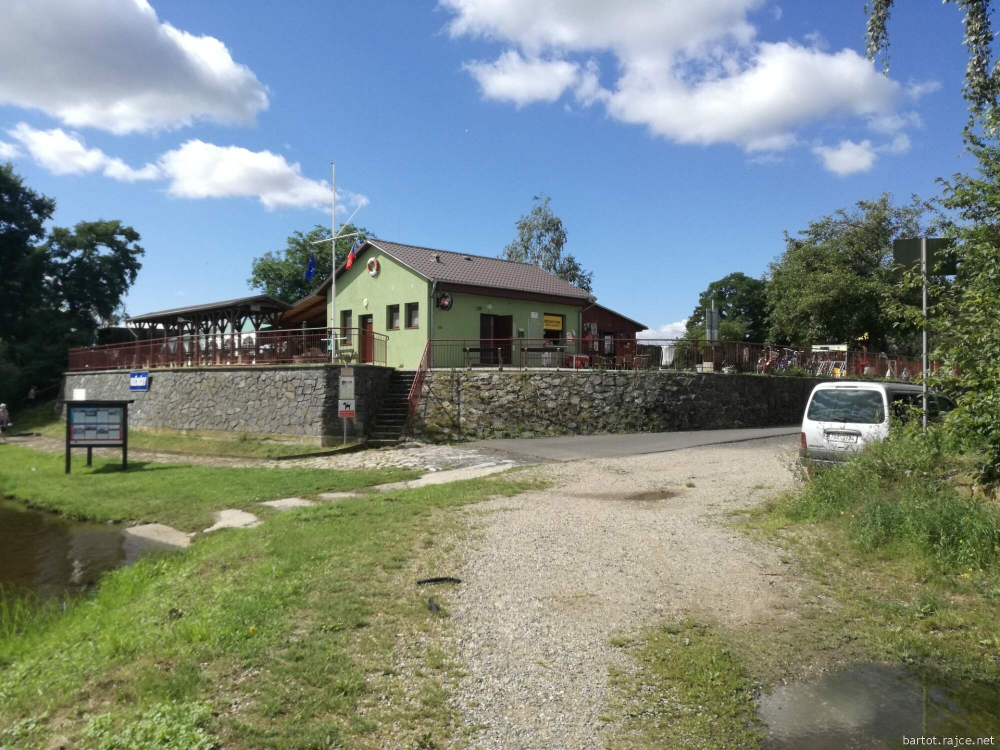 Hospoda u přívozu foto 2