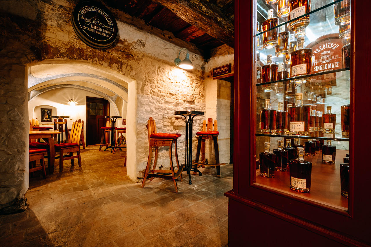 Thomas•Dyntar original Trebic whisky bar foto 2