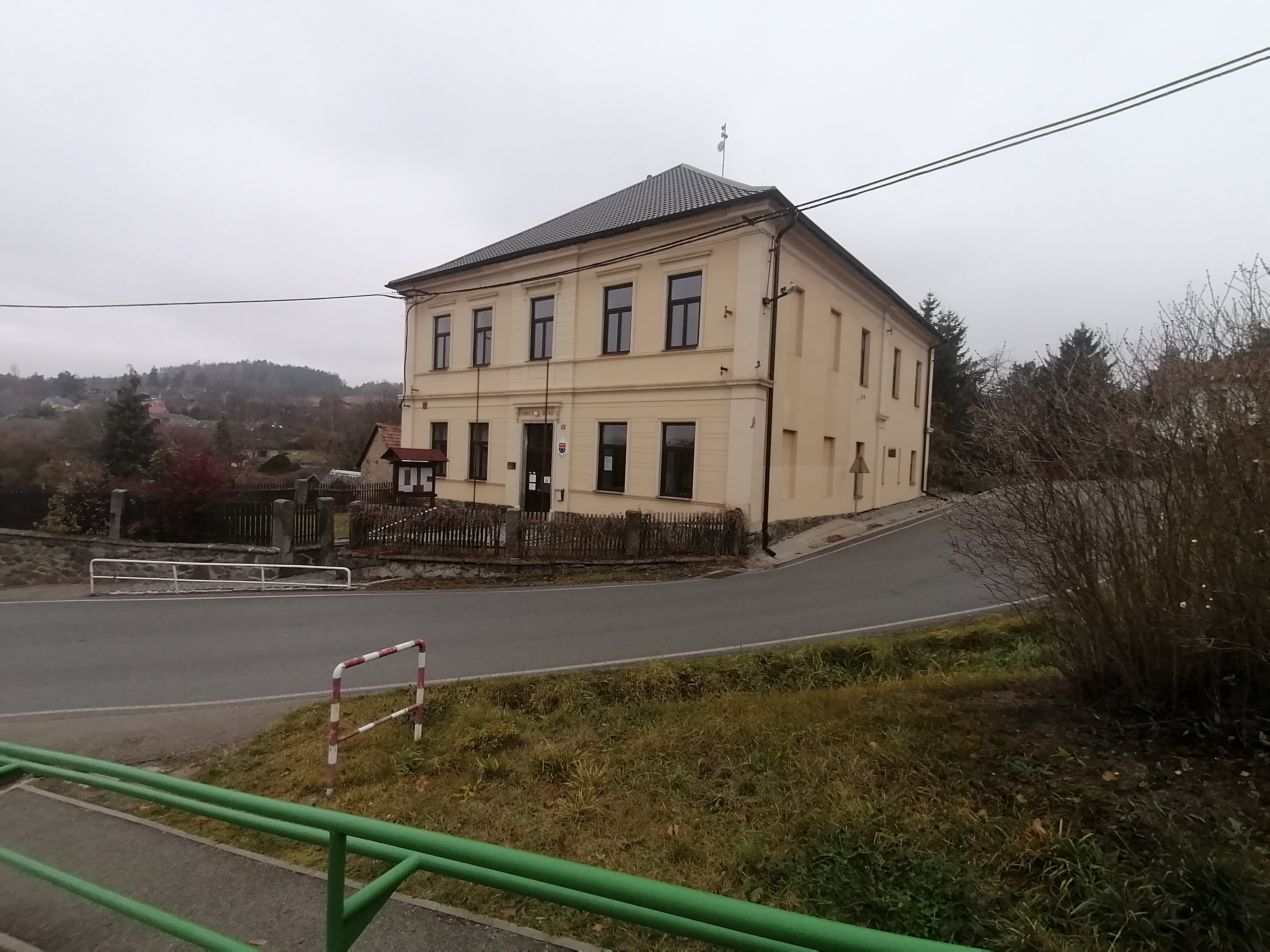 Krhanice - obecní úřad foto 2