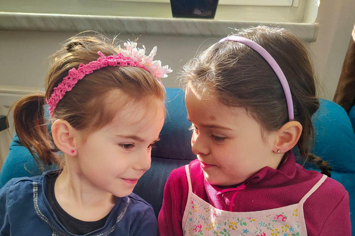 Nastřelování náušnic Lenka Lapáková