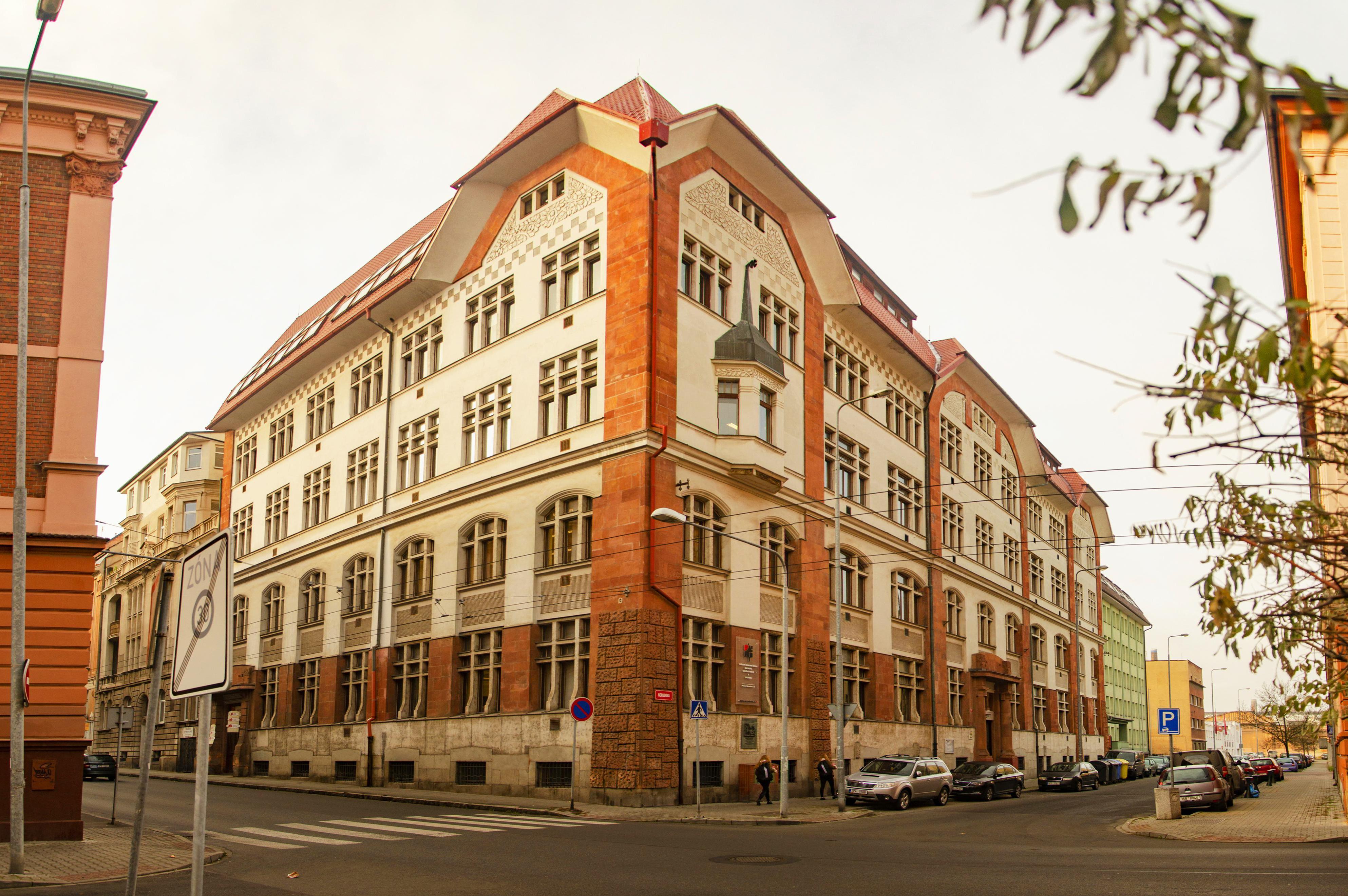 Střední odborná škola obchodu, užitého umění a designu, Plzeň - odborné učiliště