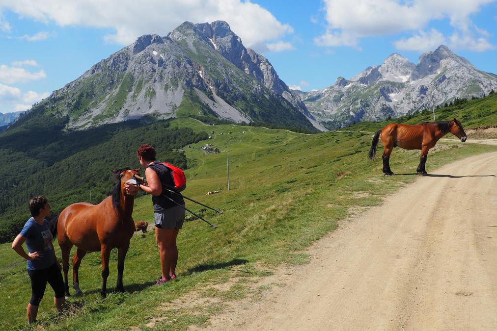 Černá Hora - horská turistika (letecky)