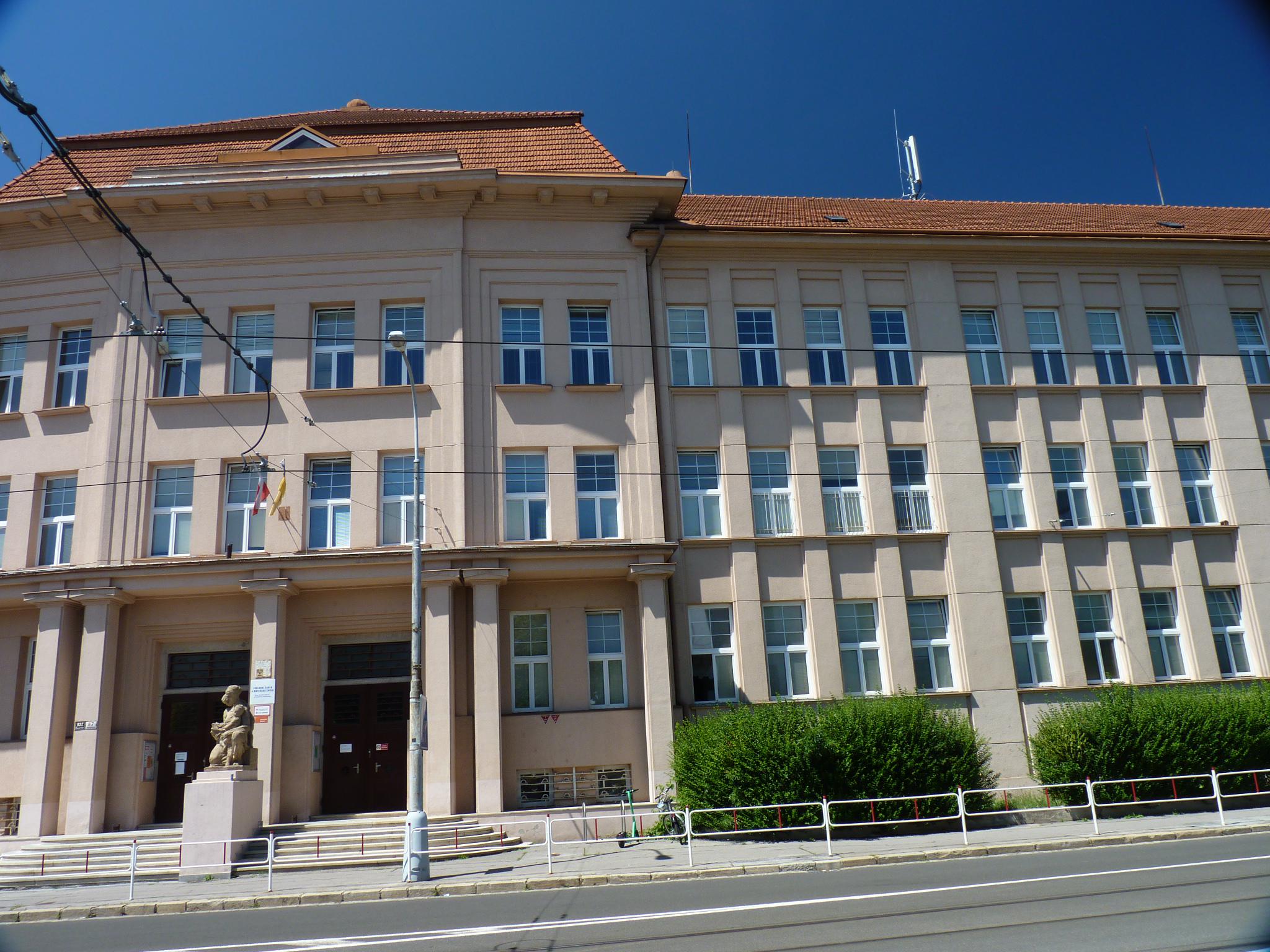 ZŠ a MŠ Brno, Merhautova foto 2