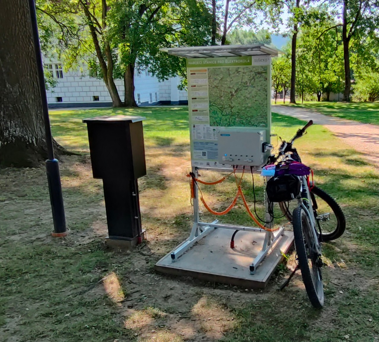 Nabíjecí stanice Zámecký park Žichovice foto 3