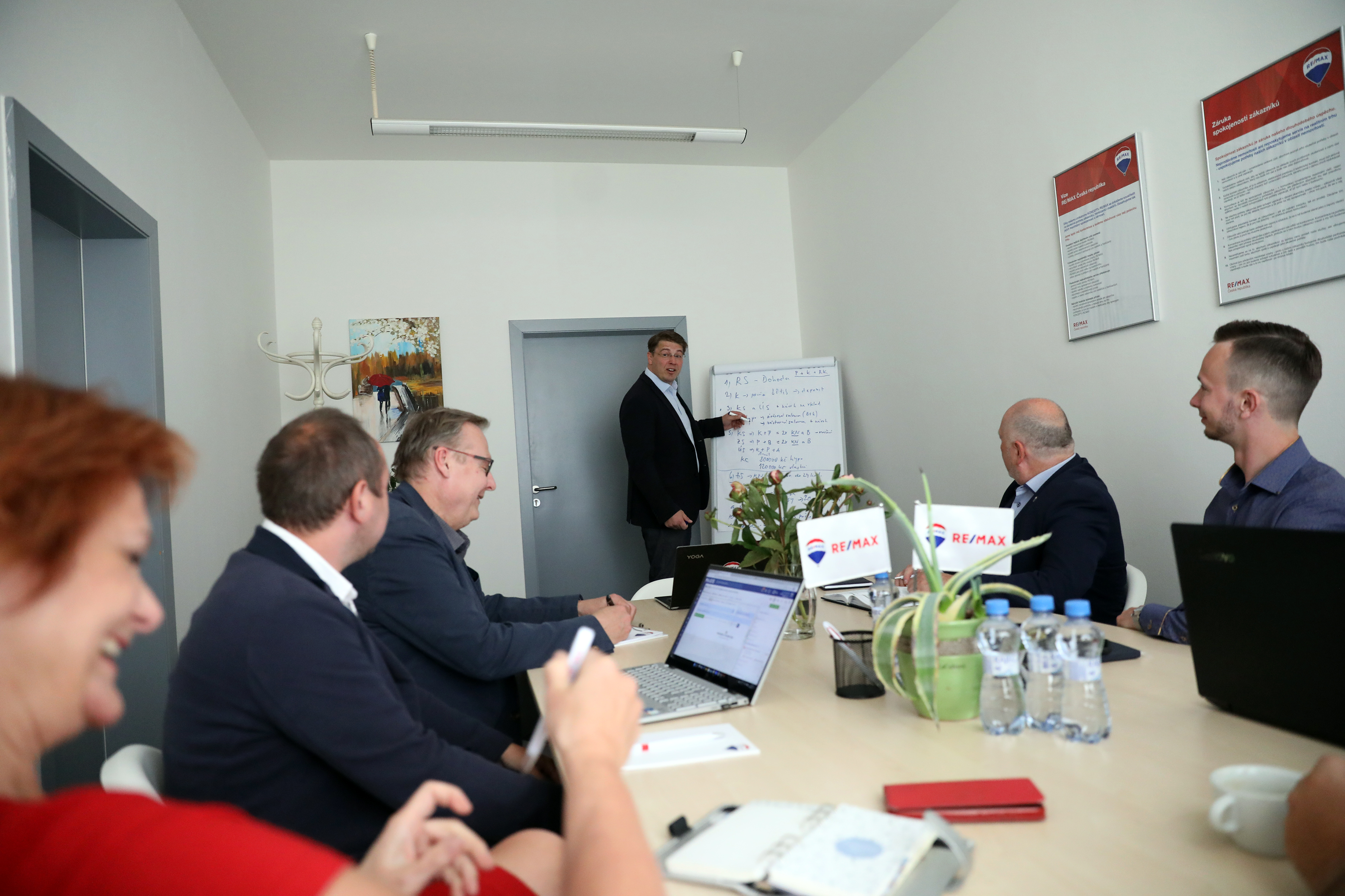 RE/MAX Infinity foto 3