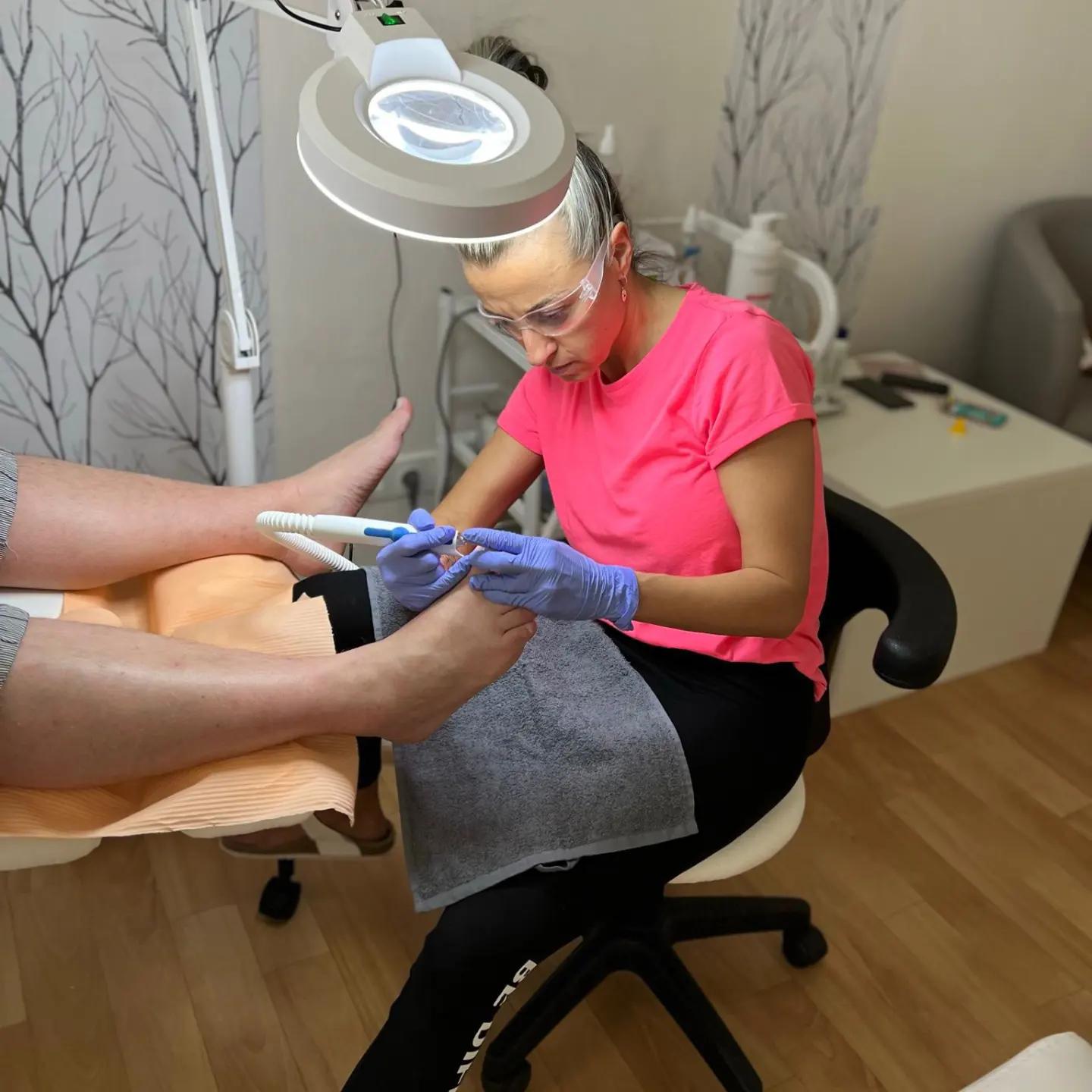 Přístrojová pedikúra u Evky foto 4