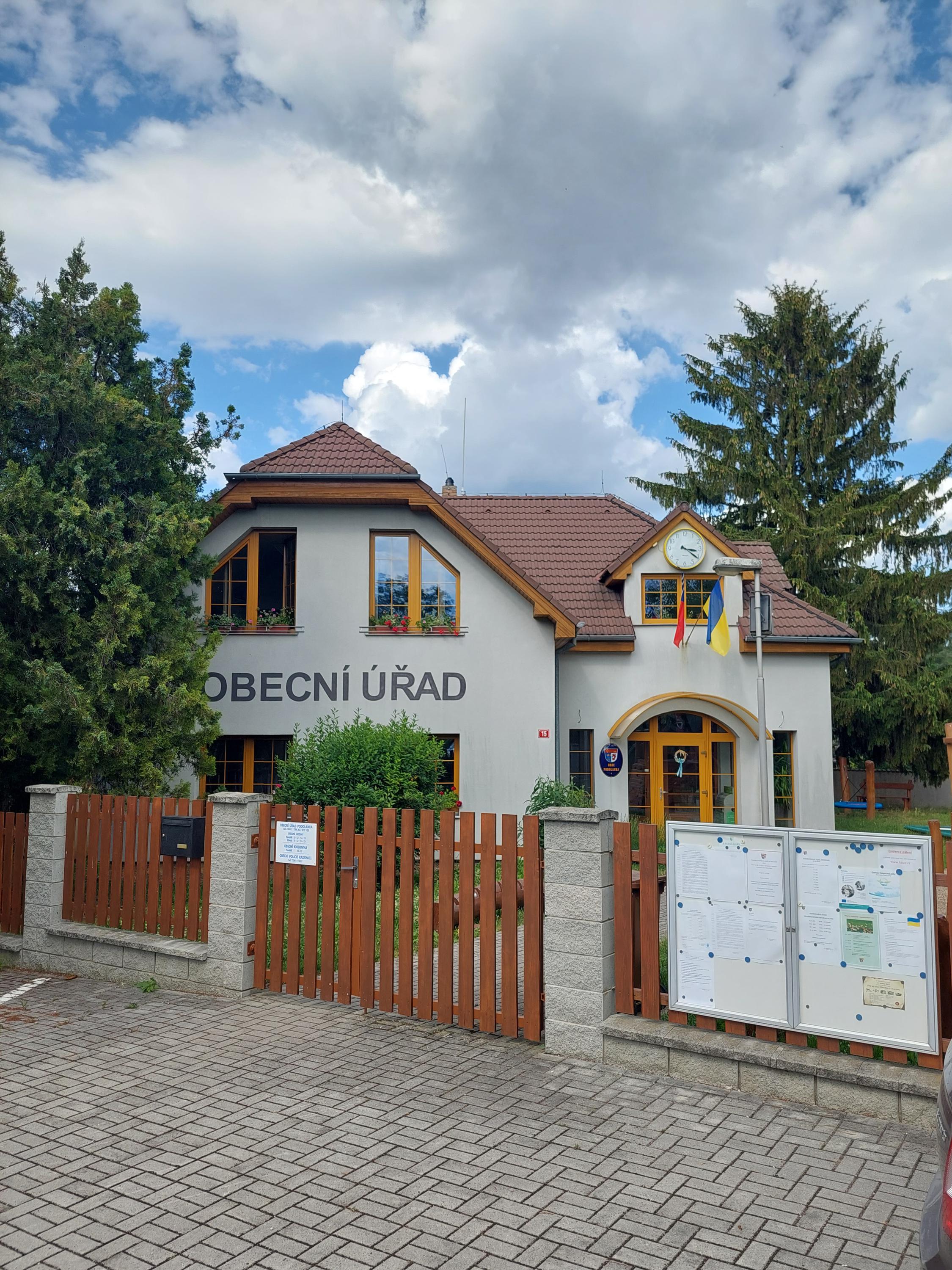 Podolanka - obecní úřad foto 3