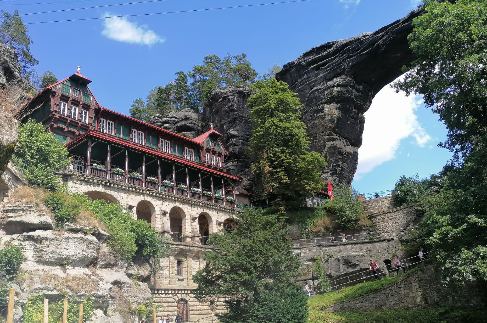 Saxon Tours, cestovní agentura