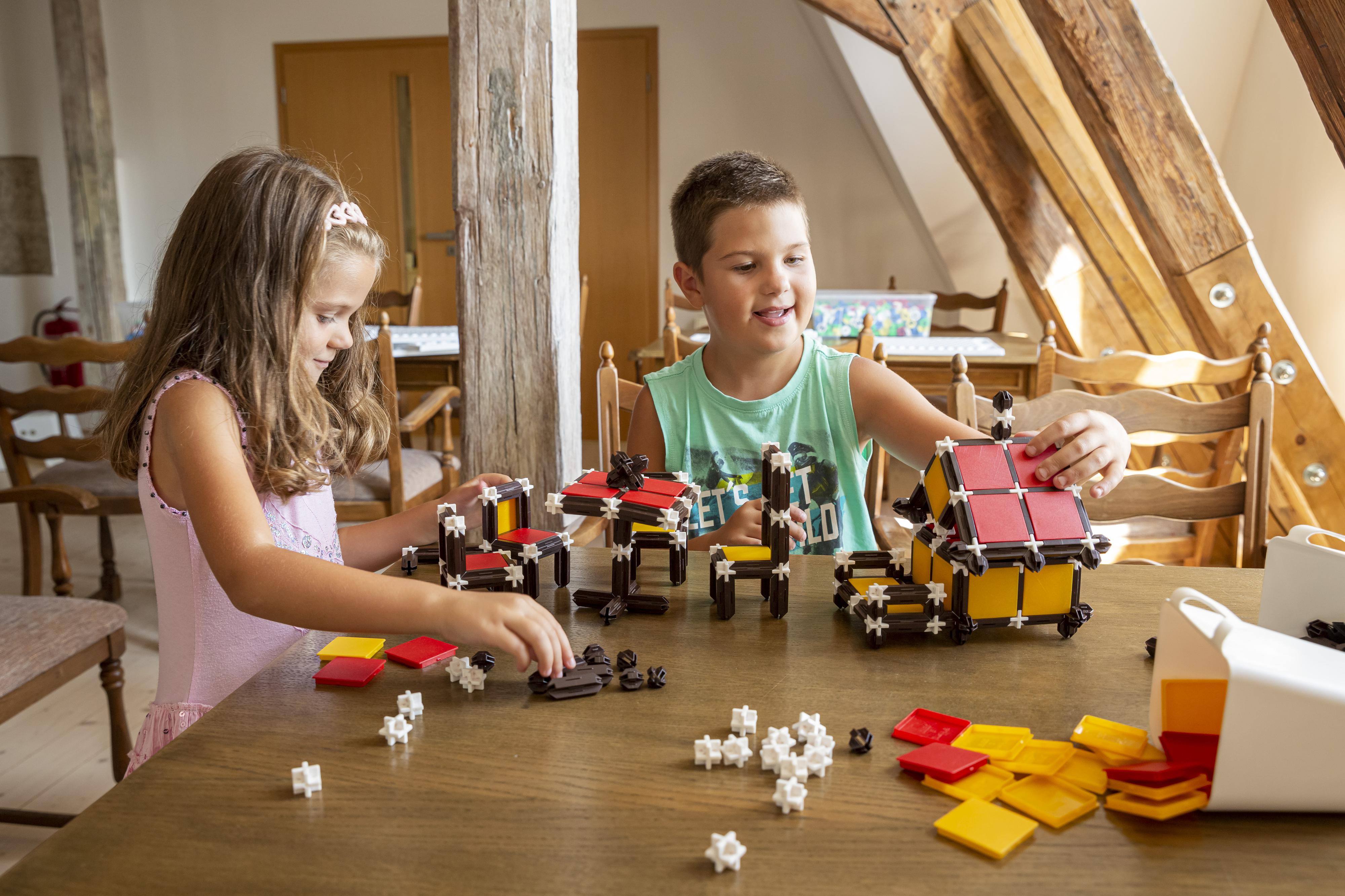 Svět kostiček a panenek foto 3