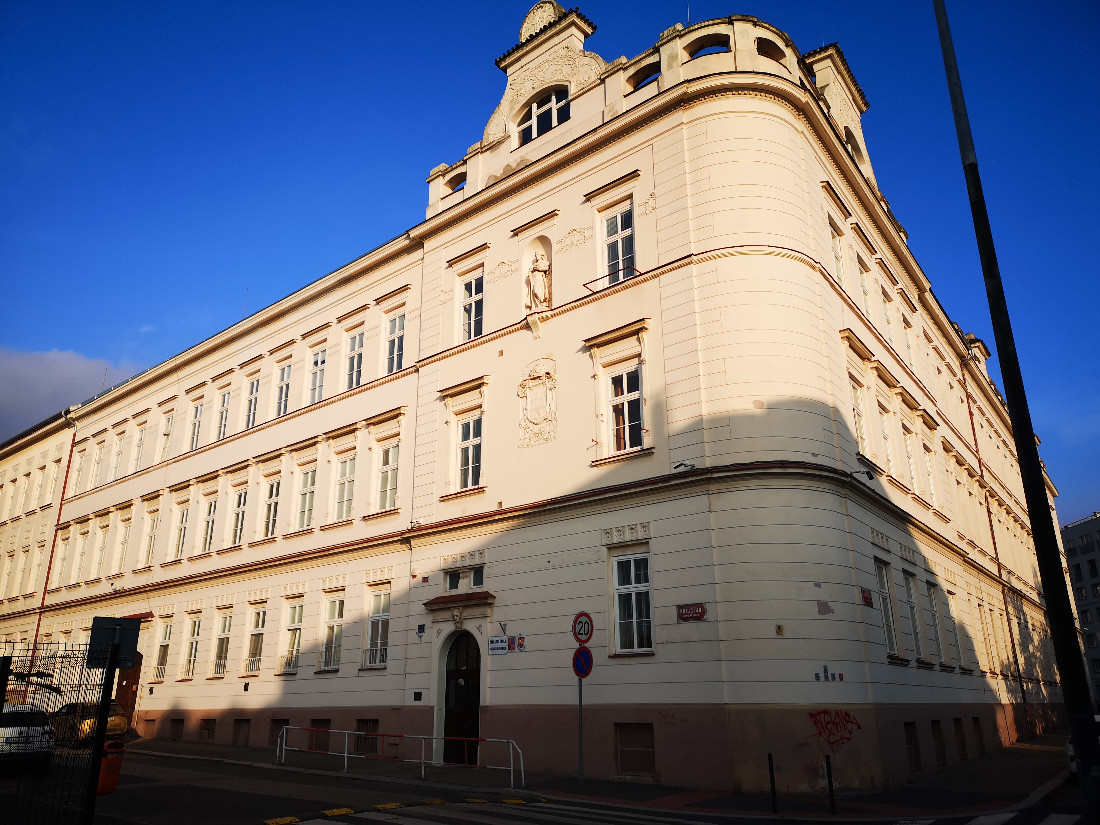 ZŠ Bohumila Hrabala, Praha 8 foto 4