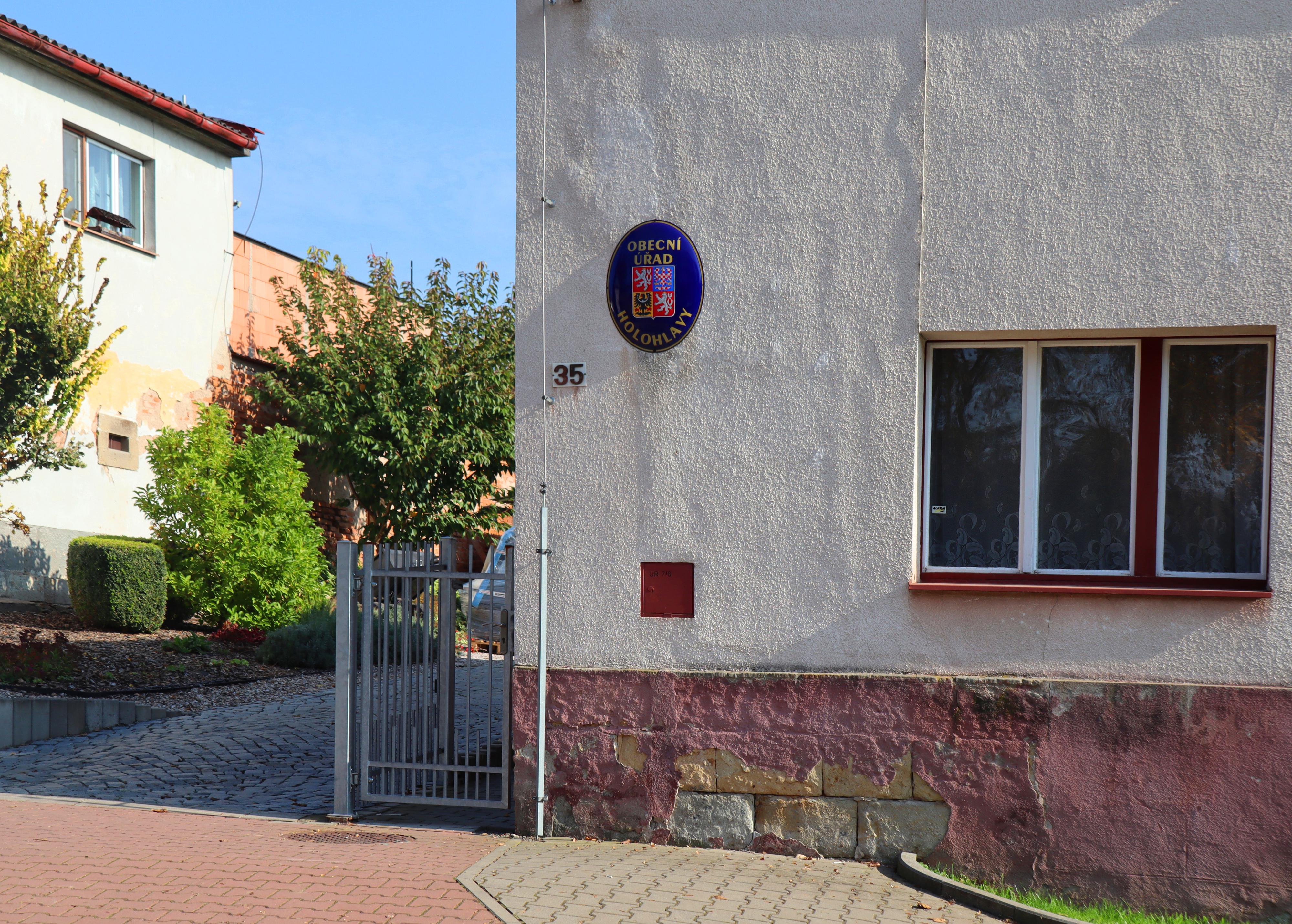 Holohlavy - obecní úřad foto 2