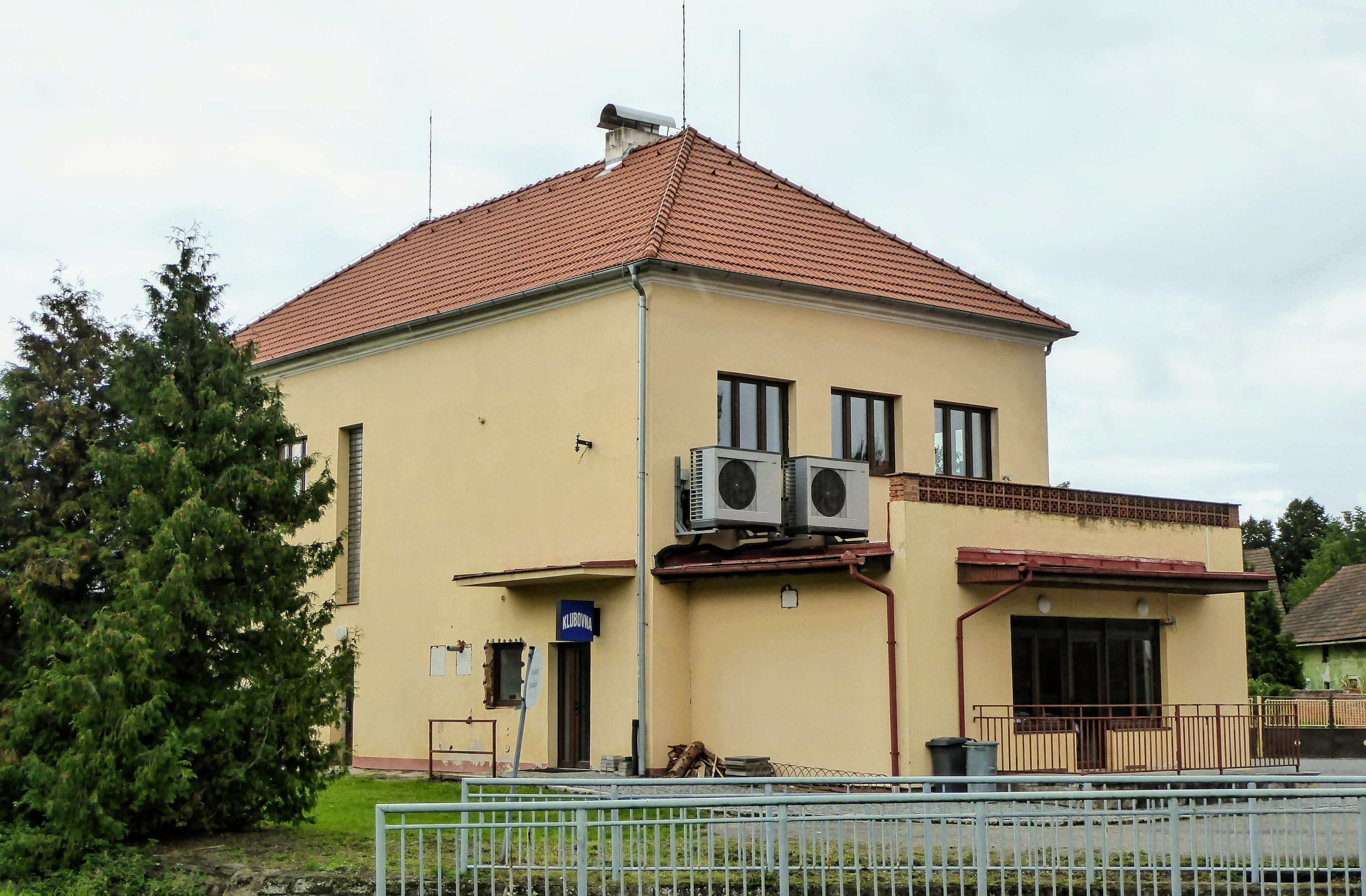 Ježovy - obecní úřad foto 5