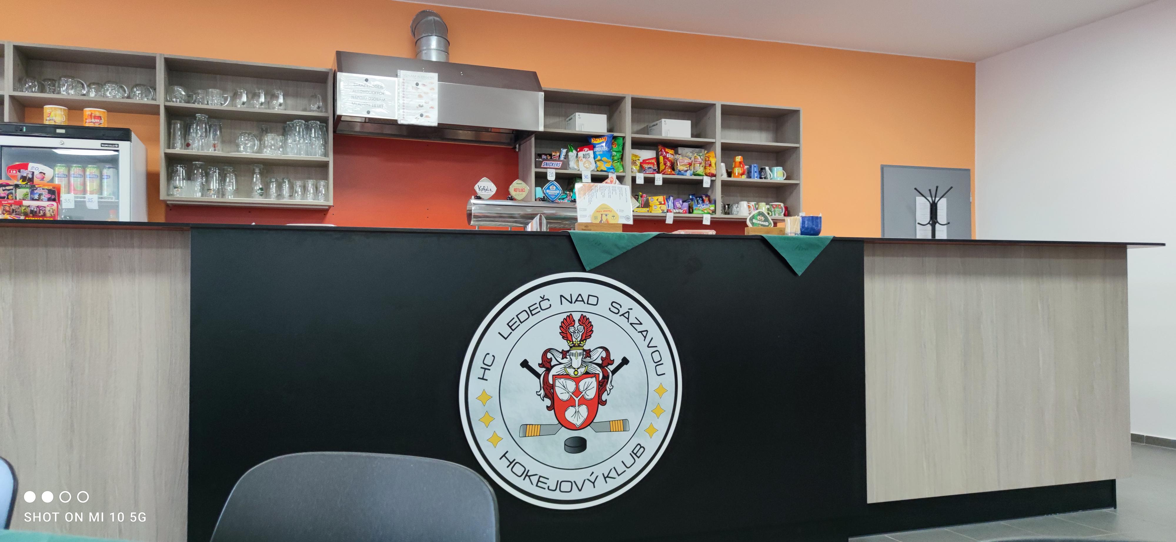 Restaurace na zimním stadionu foto 3