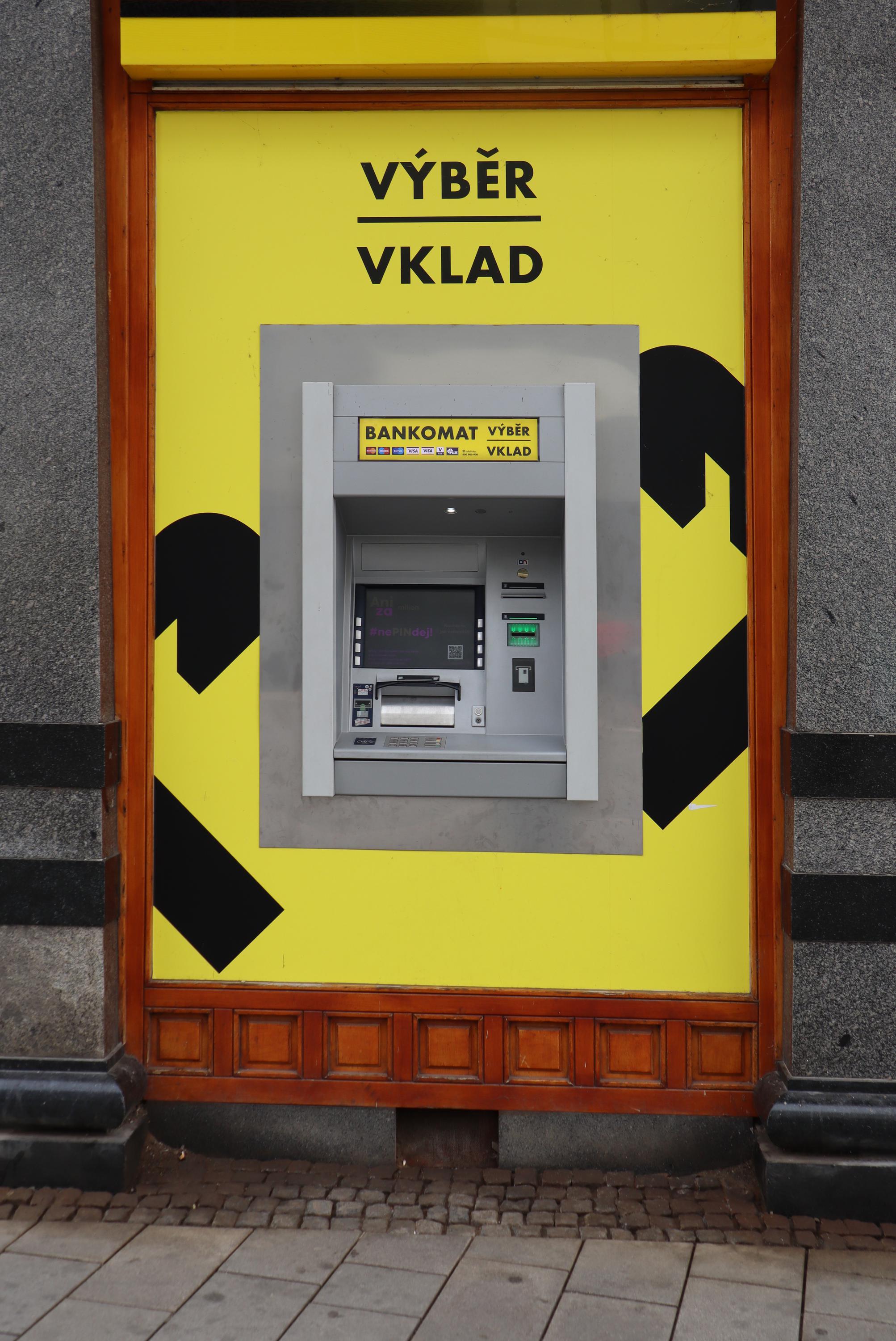 Raiffeisenbank - bankomat foto 2