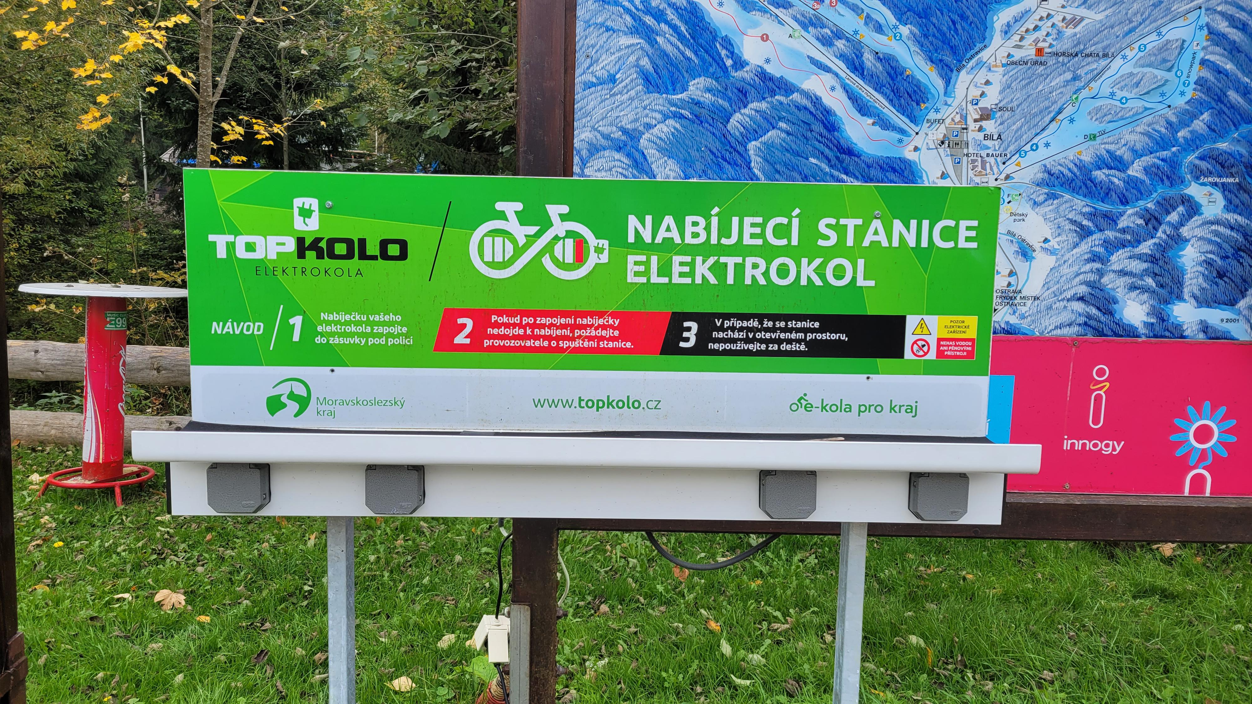 Nabíjecí stanice elektrokol Specialized - Ski Bílá