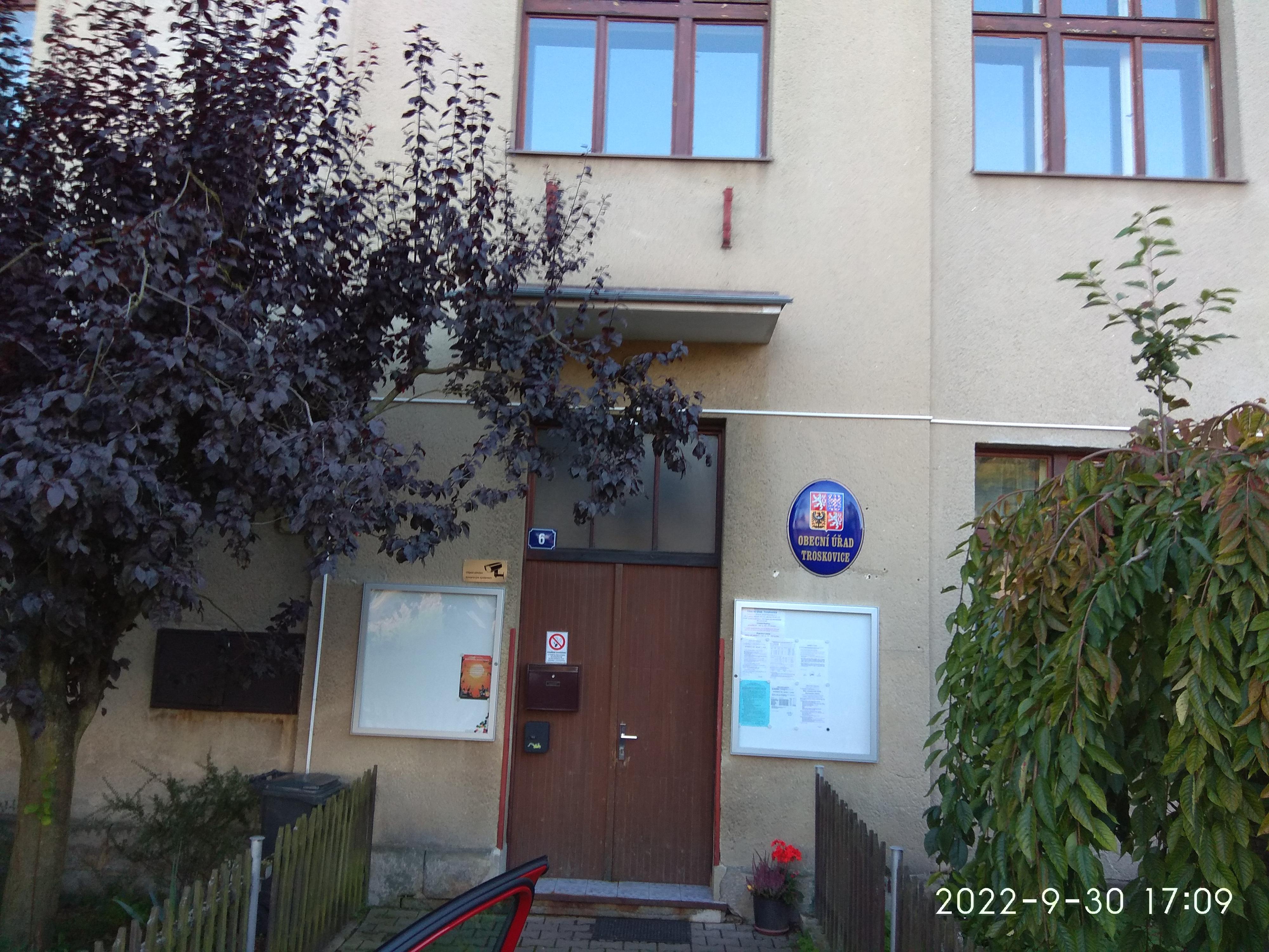 Troskovice - obecní úřad foto 1