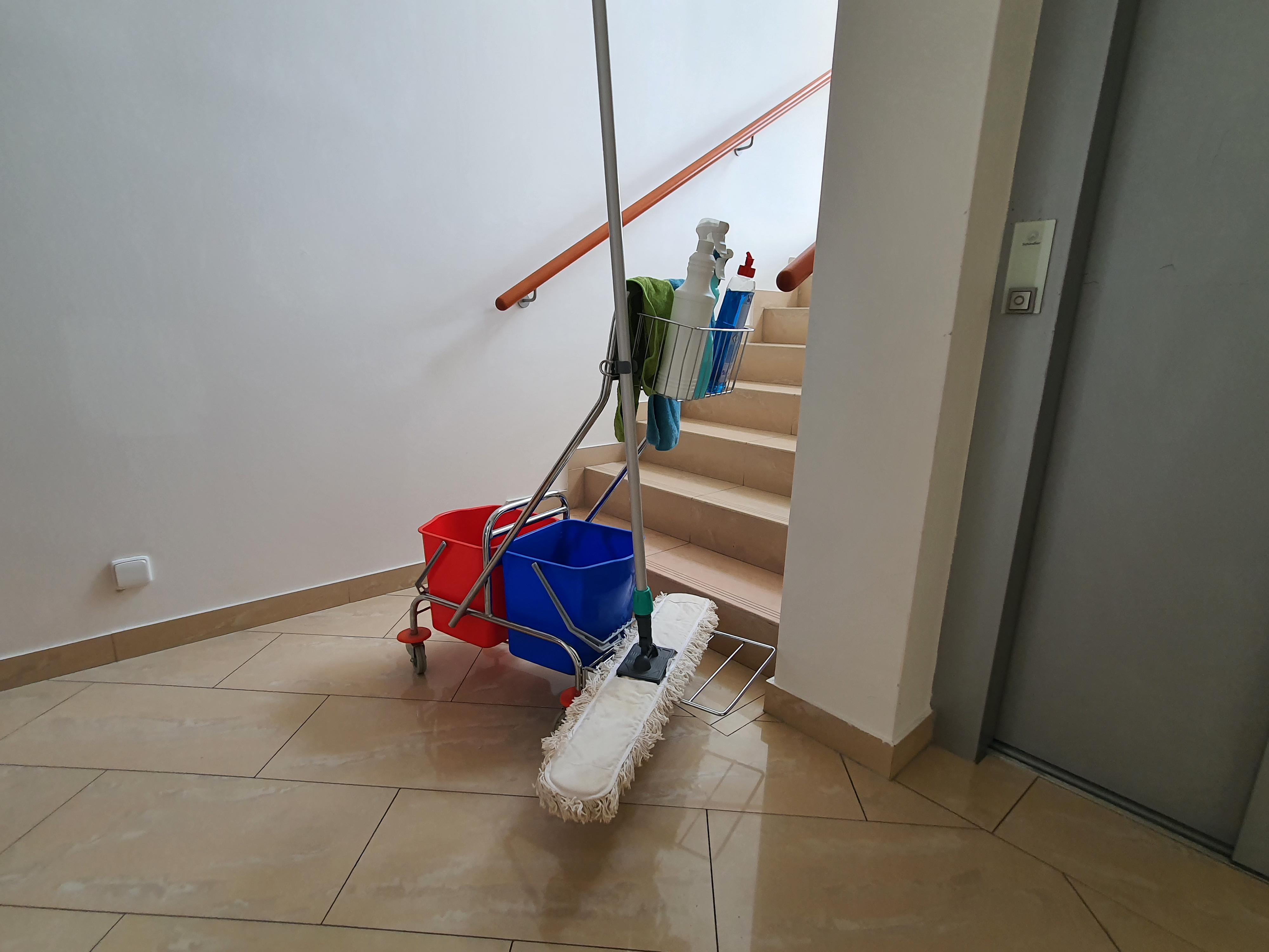 Úklid společných prostor domů