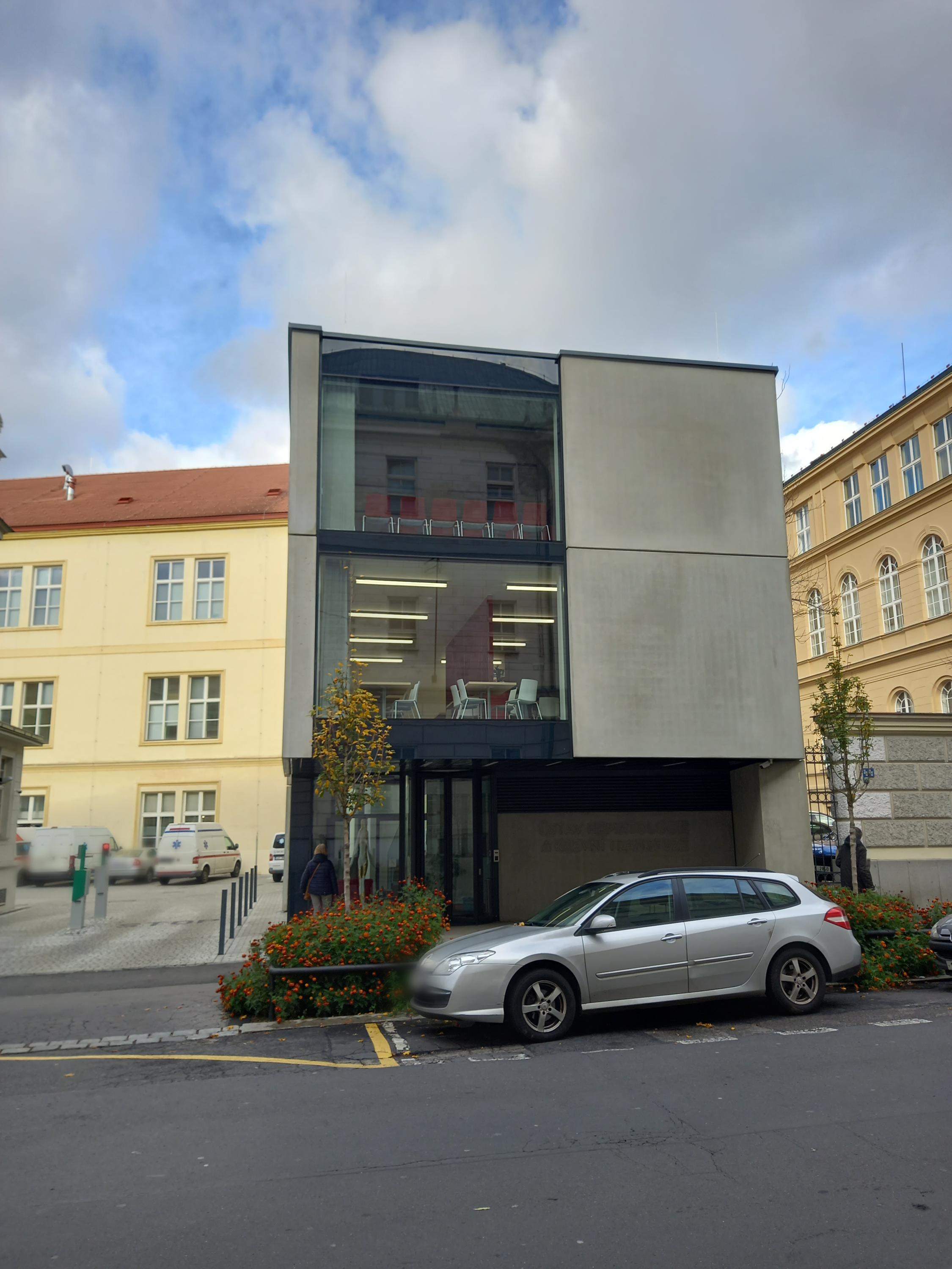 Ústav hematologie a krevní transfuze 1.LF a ÚHKT - Univerzita Karlova foto 4