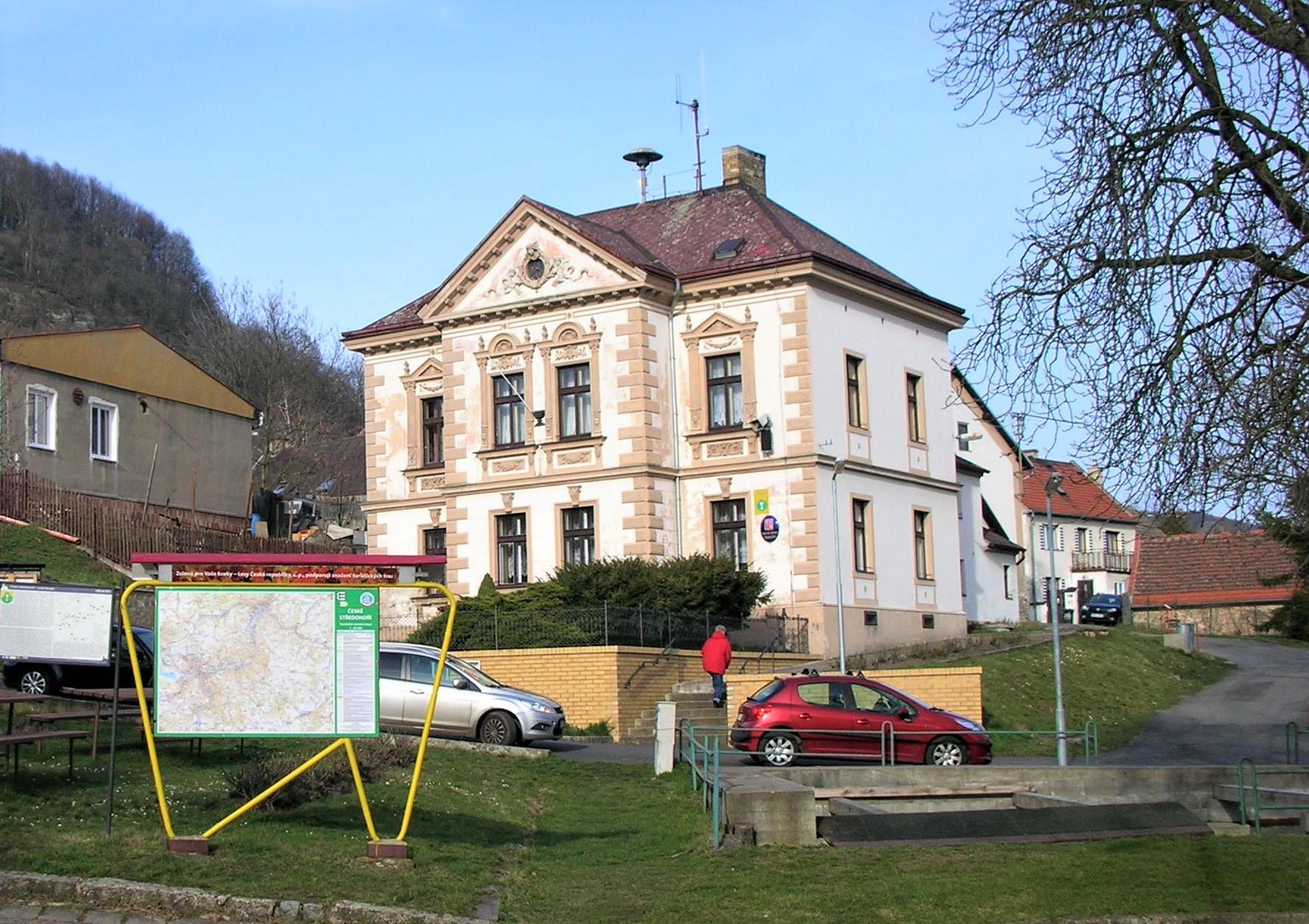 Třebušín - obecní úřad foto 2