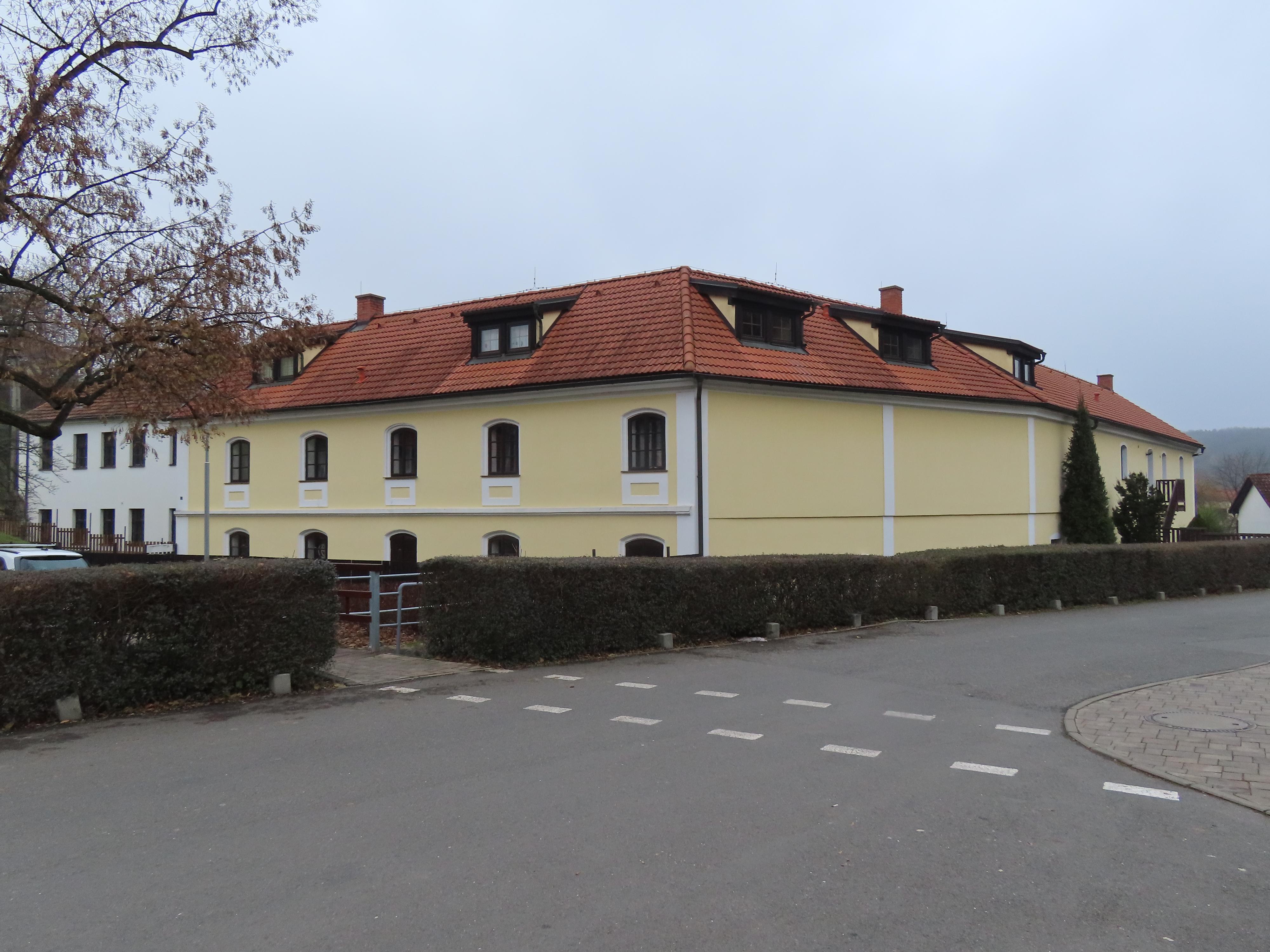 Úholičky - obecní úřad foto 4