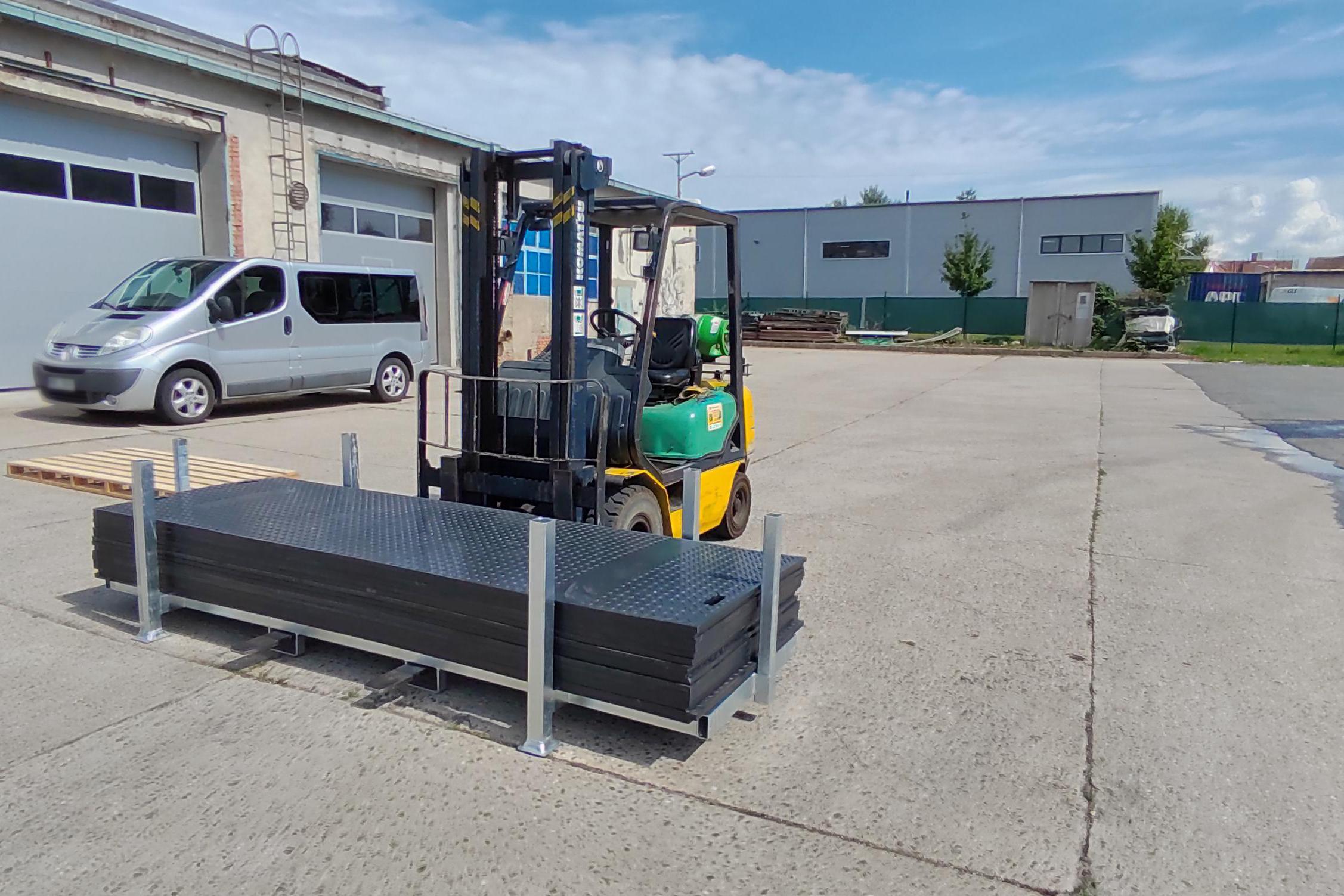 Plastic-Pallets & Plates