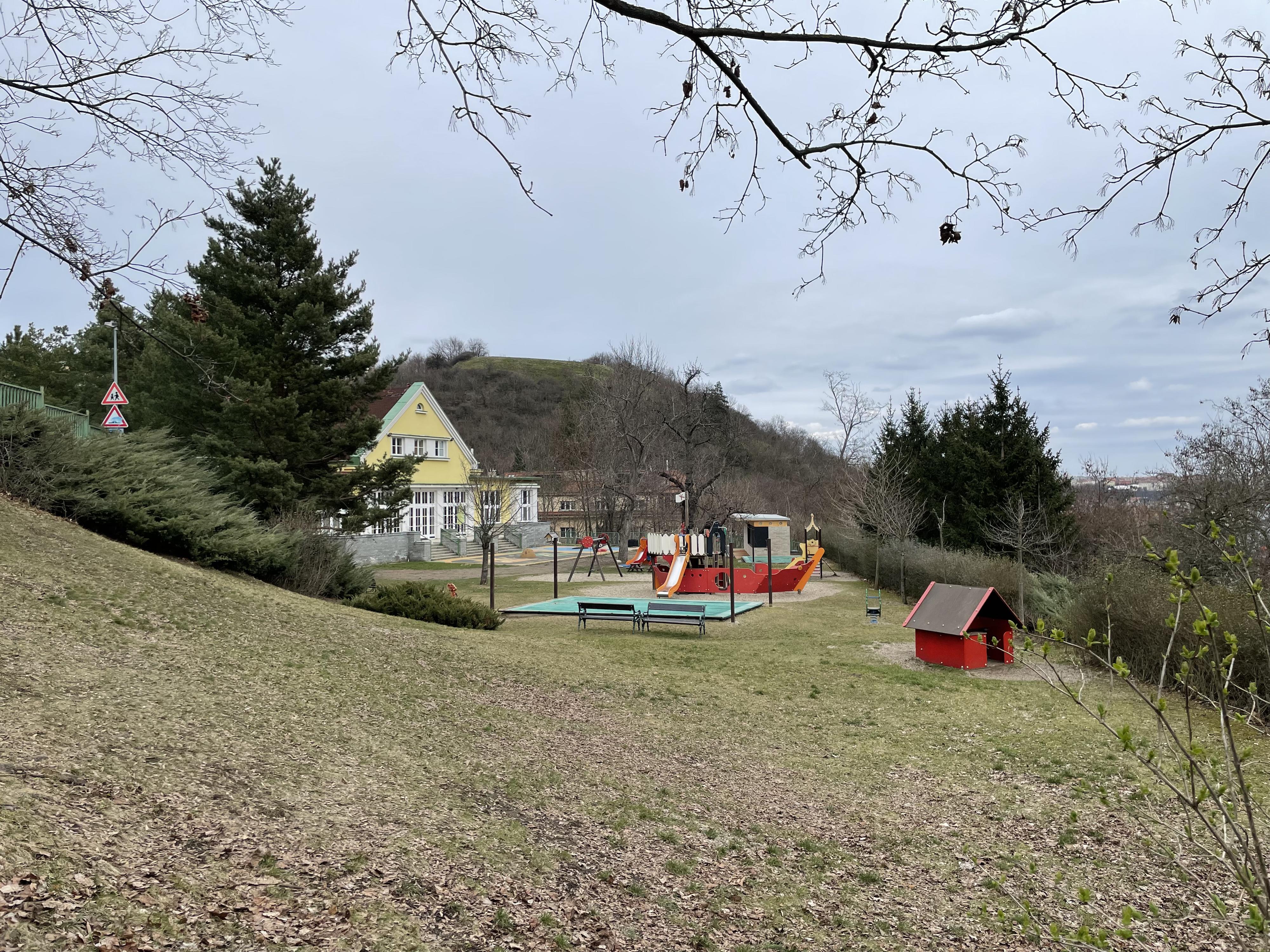 MŠ Praha, Nad Laurovou foto 2