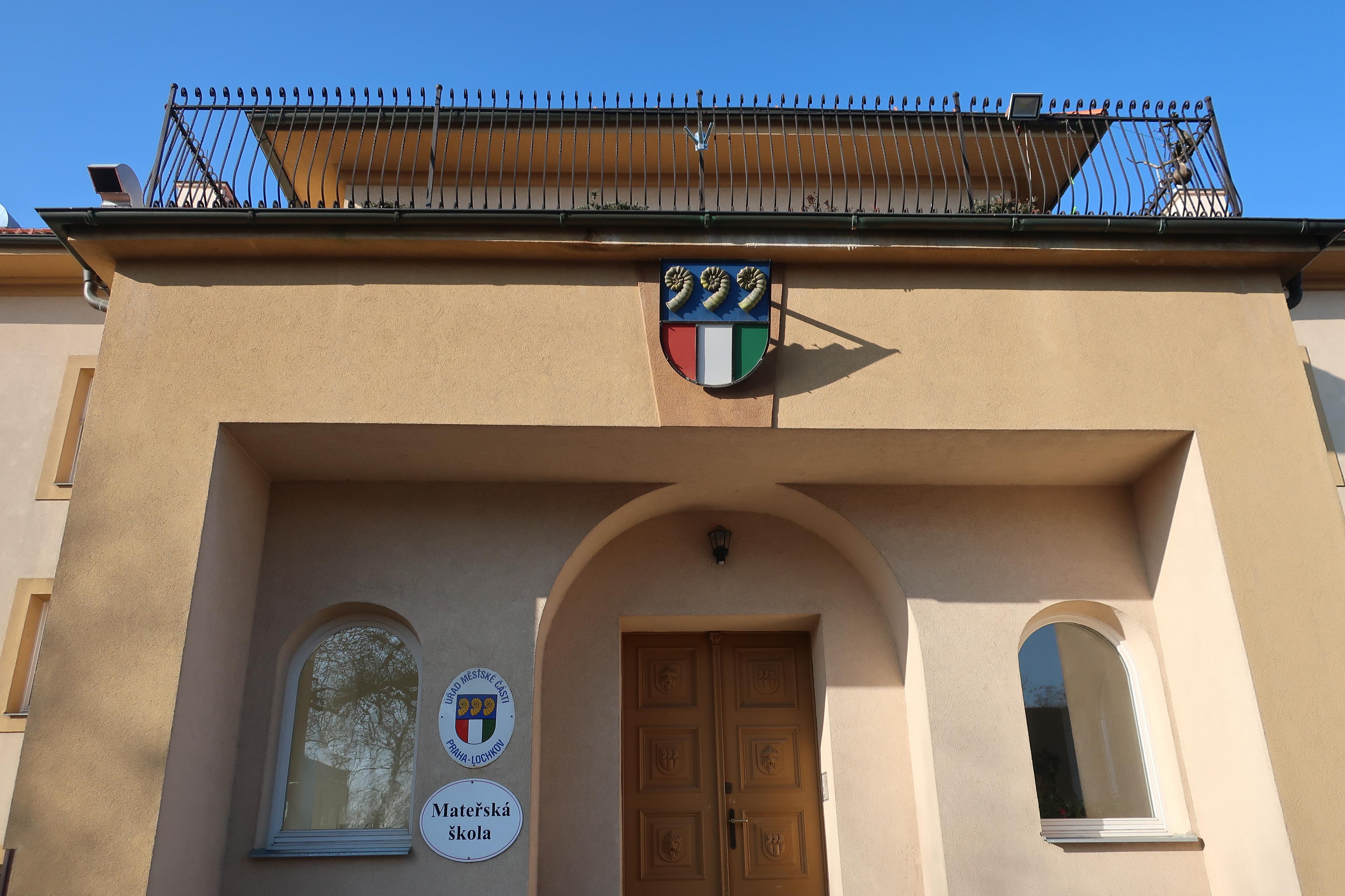 Úřad městské části Praha-Lochkov foto 3