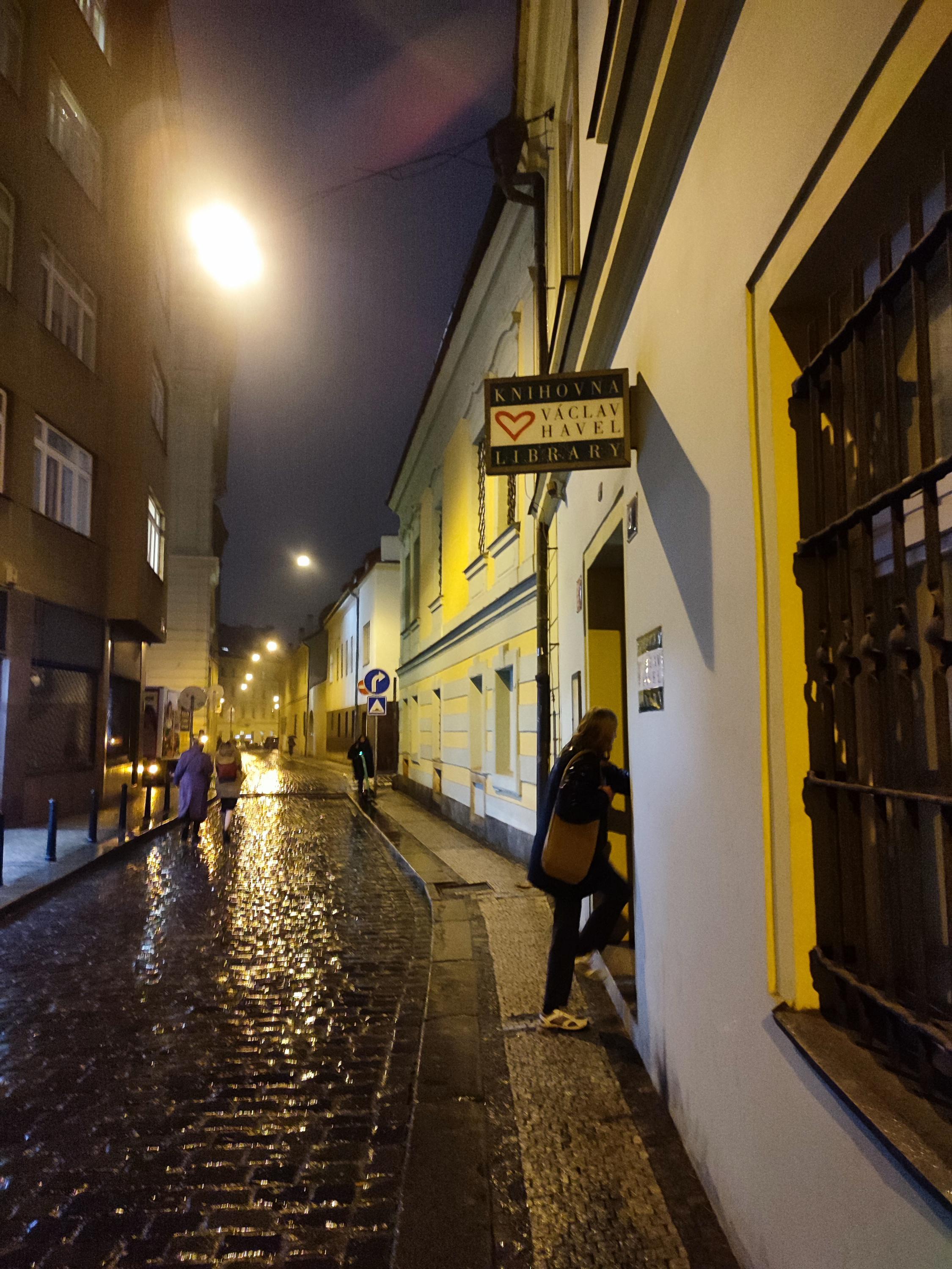 Knihovna Václava Havla, nadační fond foto 4