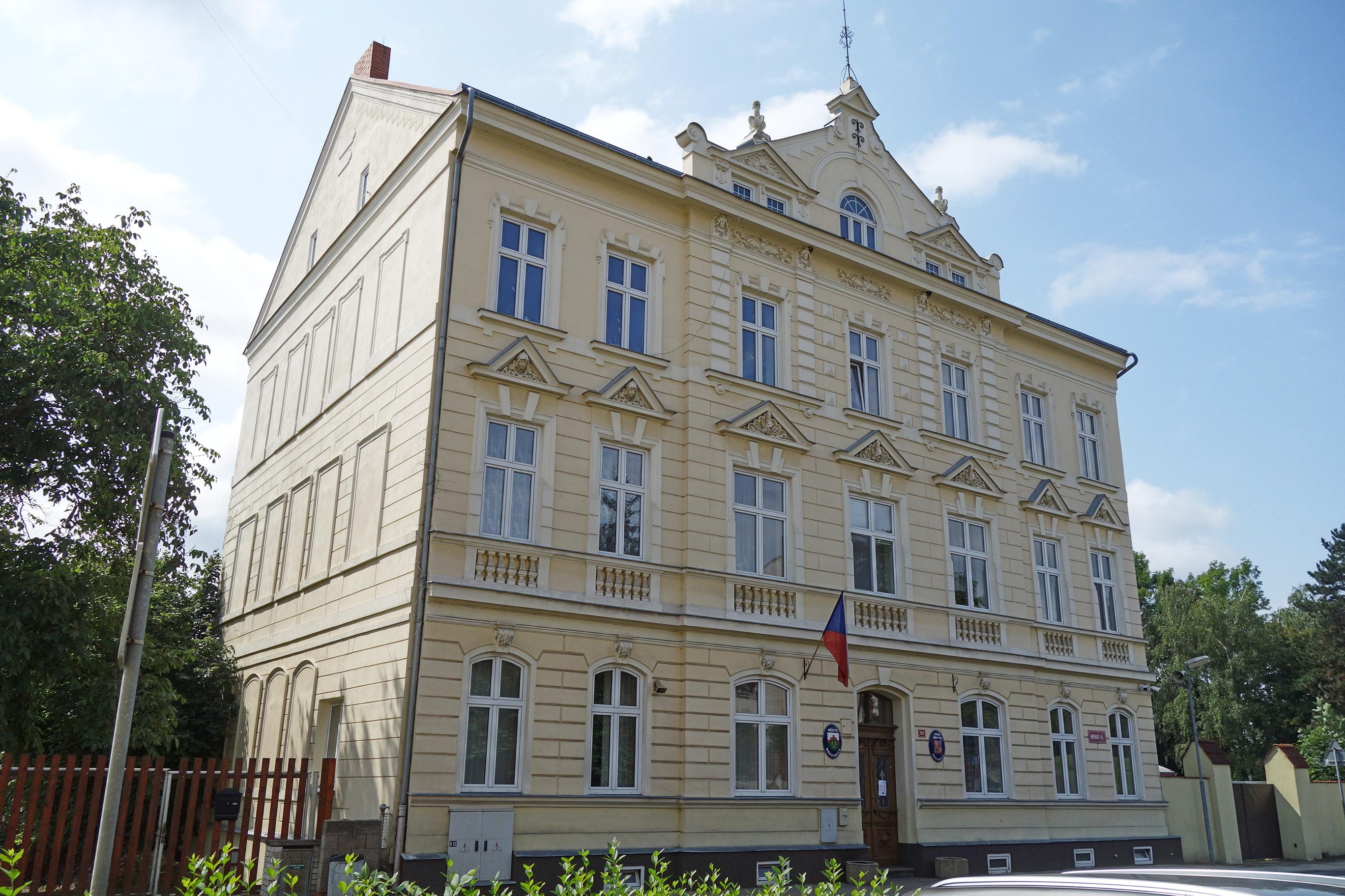 Hostomice - úřad městyse foto 3