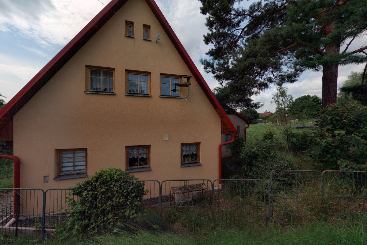 NA KŘIŽOVATCE, z.s.