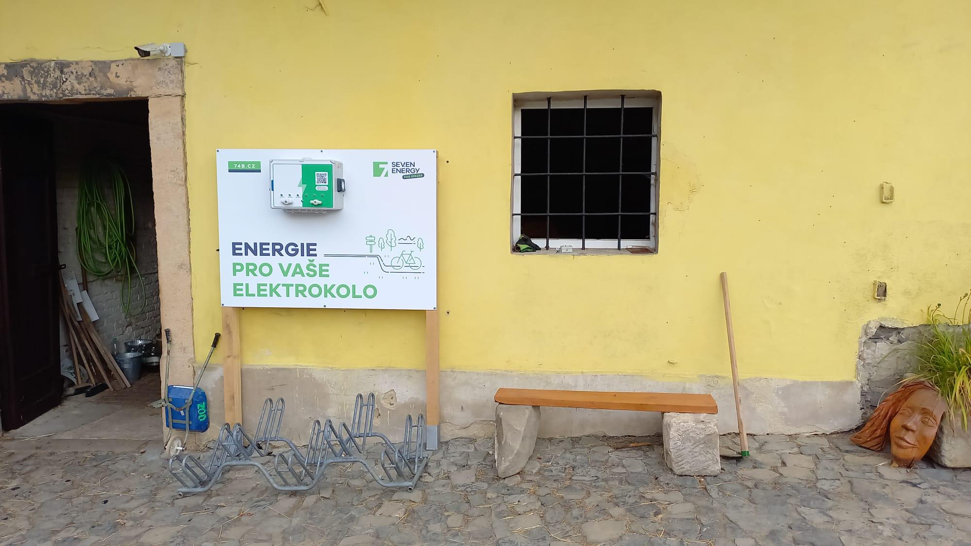 Nabíjecí stanice Kavárna Jako doma a Ekocentrum Včelín foto 3