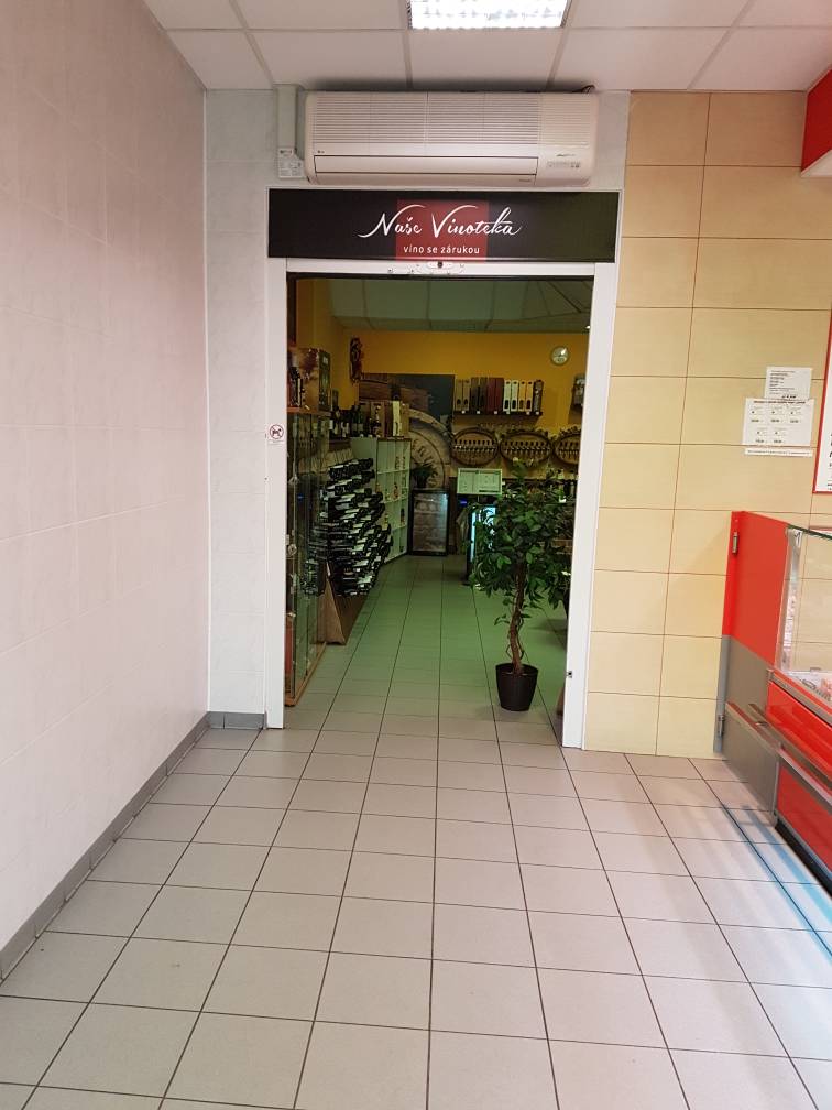 Naše Vinotéka - víno se zárukou foto 1