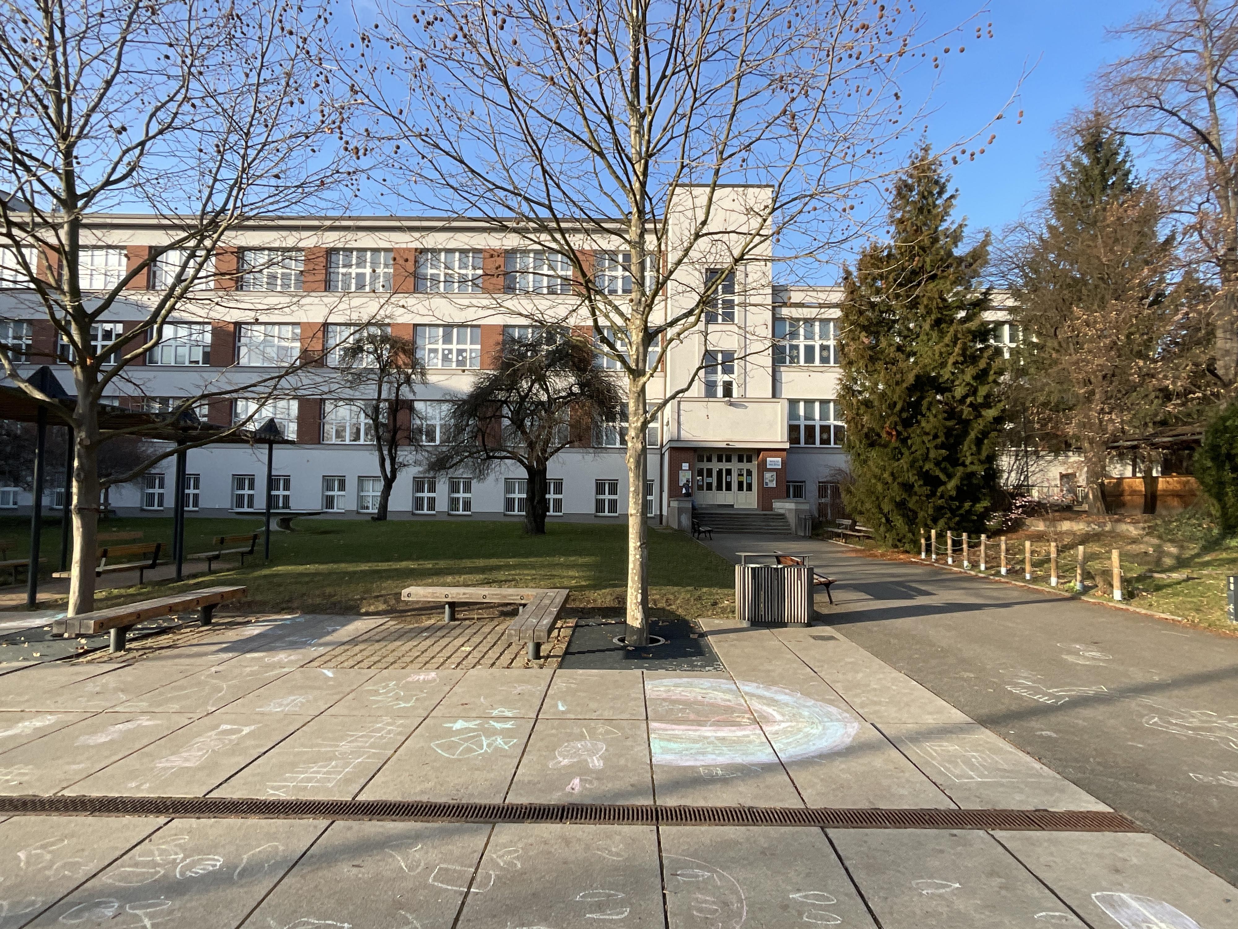 Základní škola Pražačka foto 4