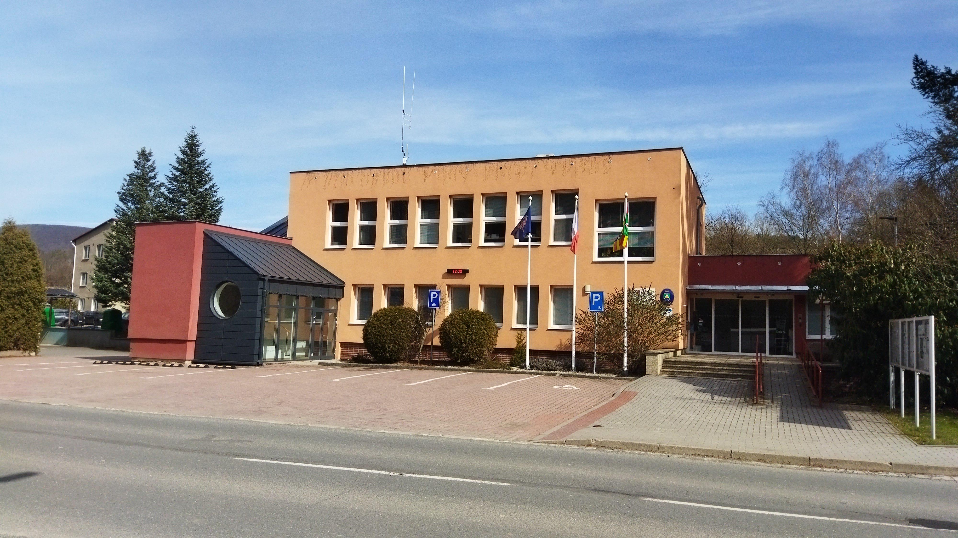 Hlubočky - obecní úřad foto 2