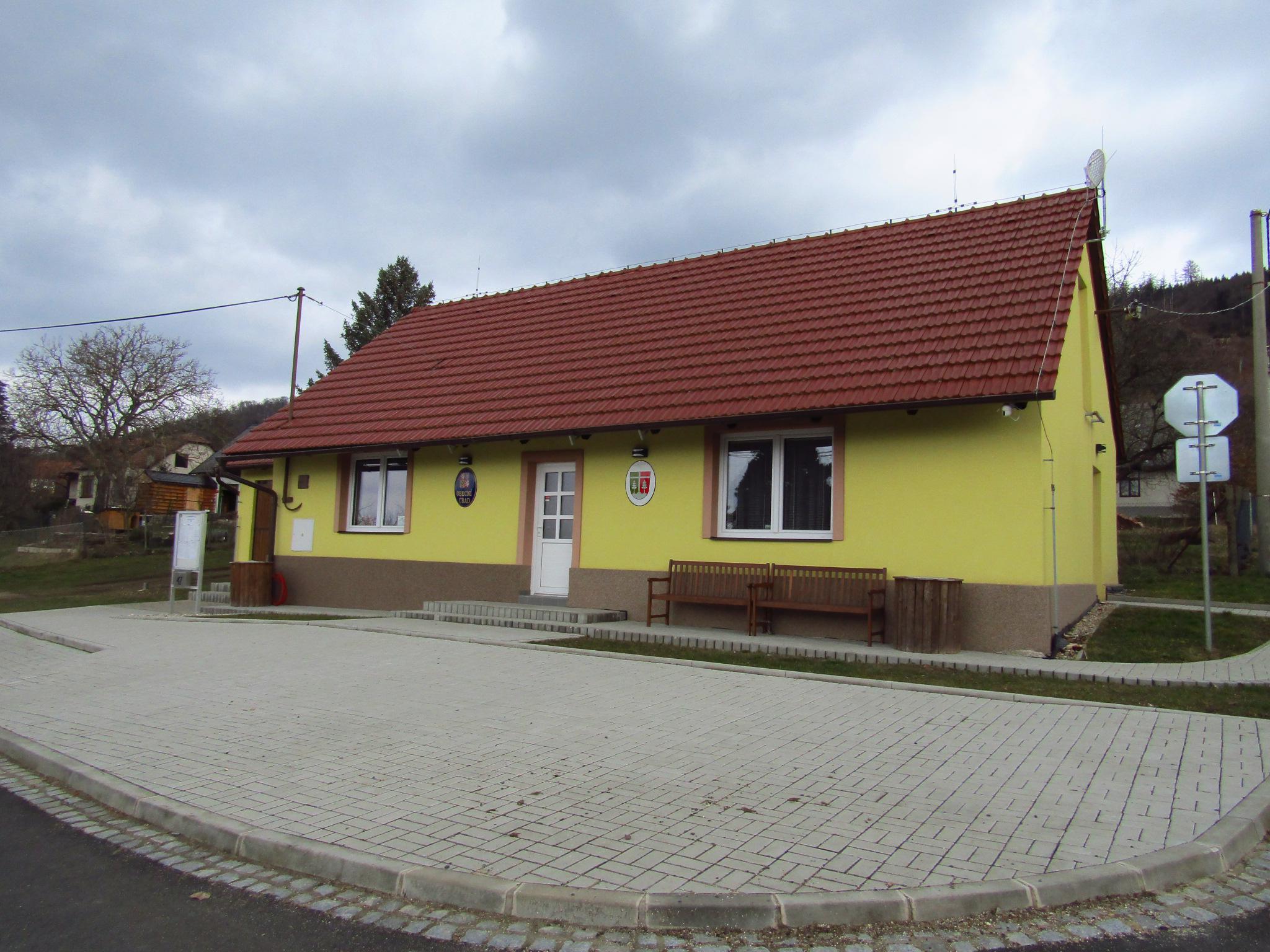Žlebské Chvalovice - obecní úřad foto 1