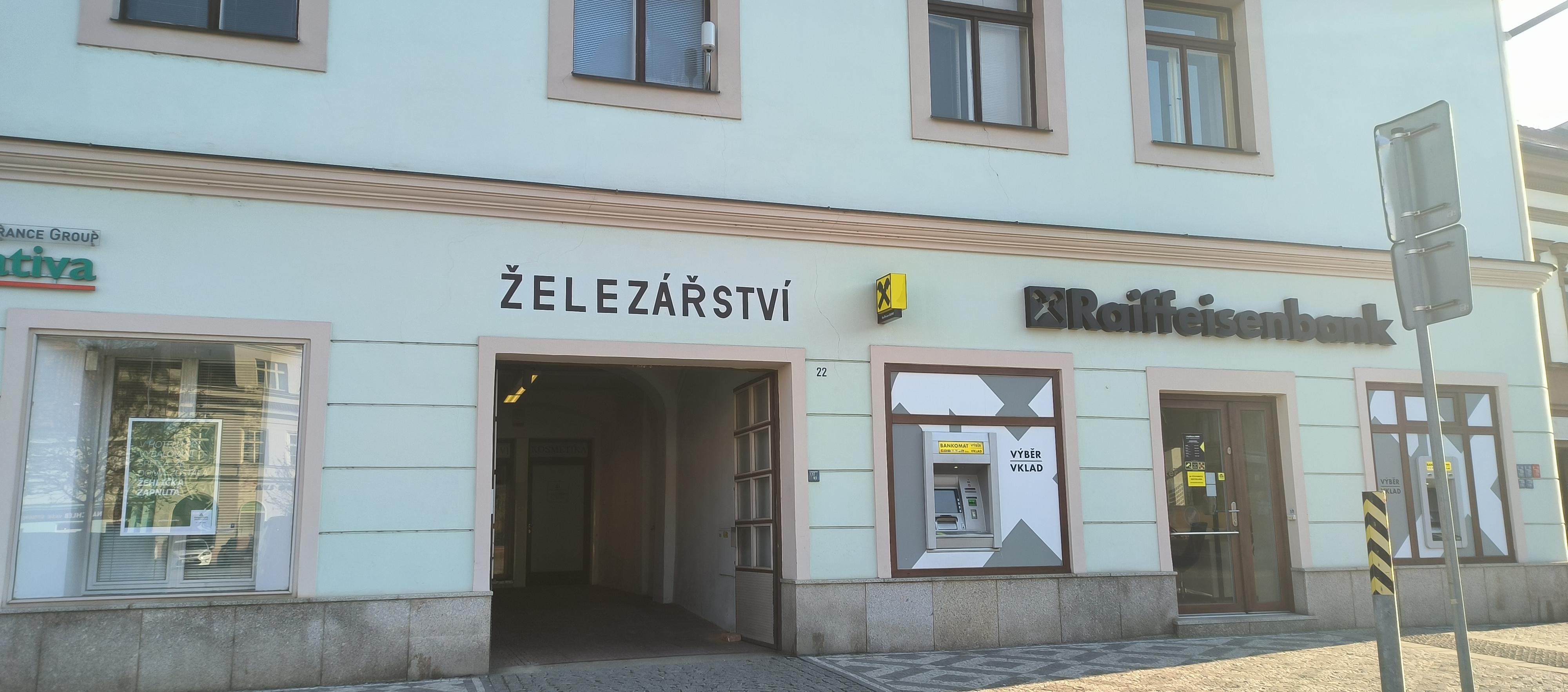 Raiffeisenbank - bankomat foto 1