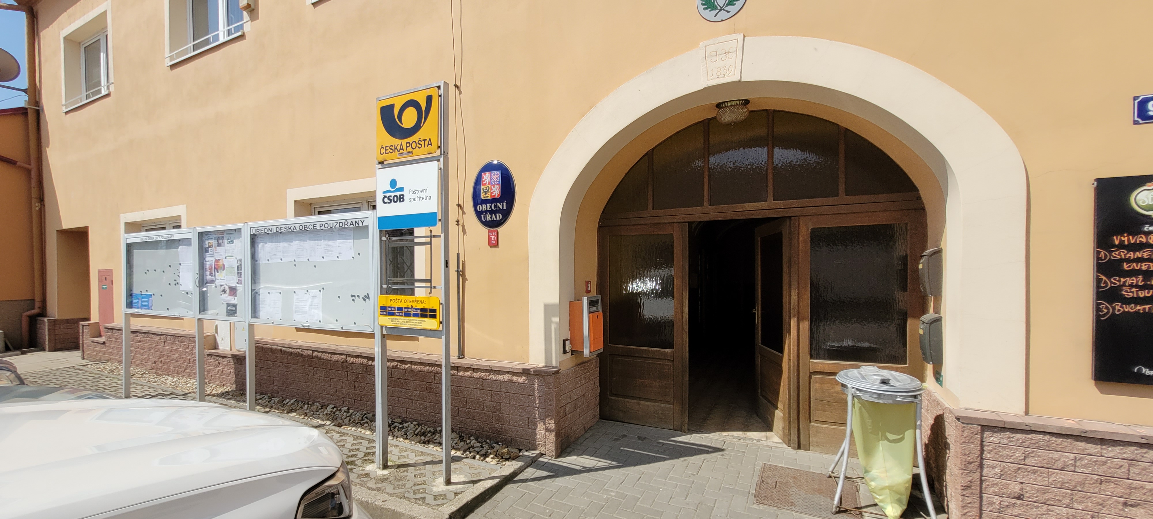 Pouzdřany - obecní úřad foto 2