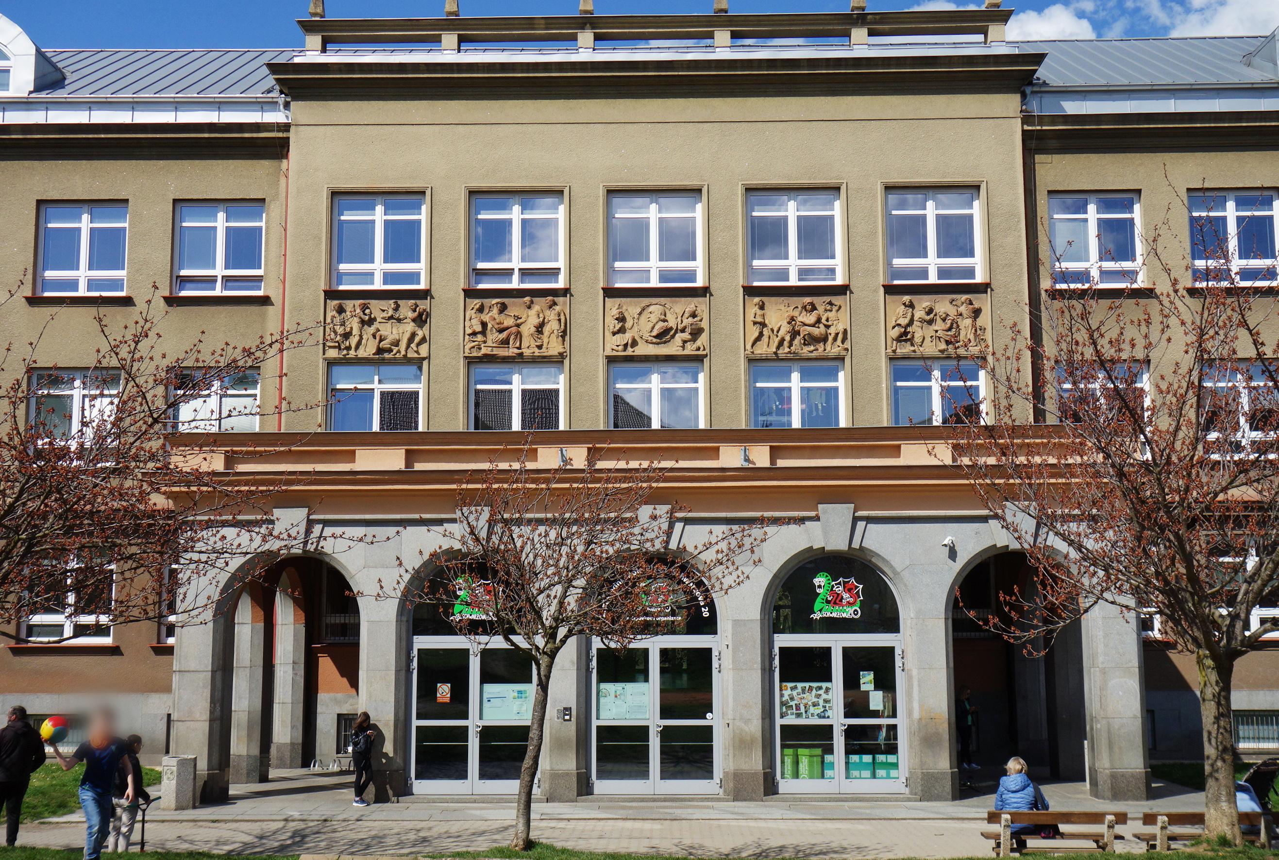 2. ZŠ Plzeň, Schwarzova 20 foto 2