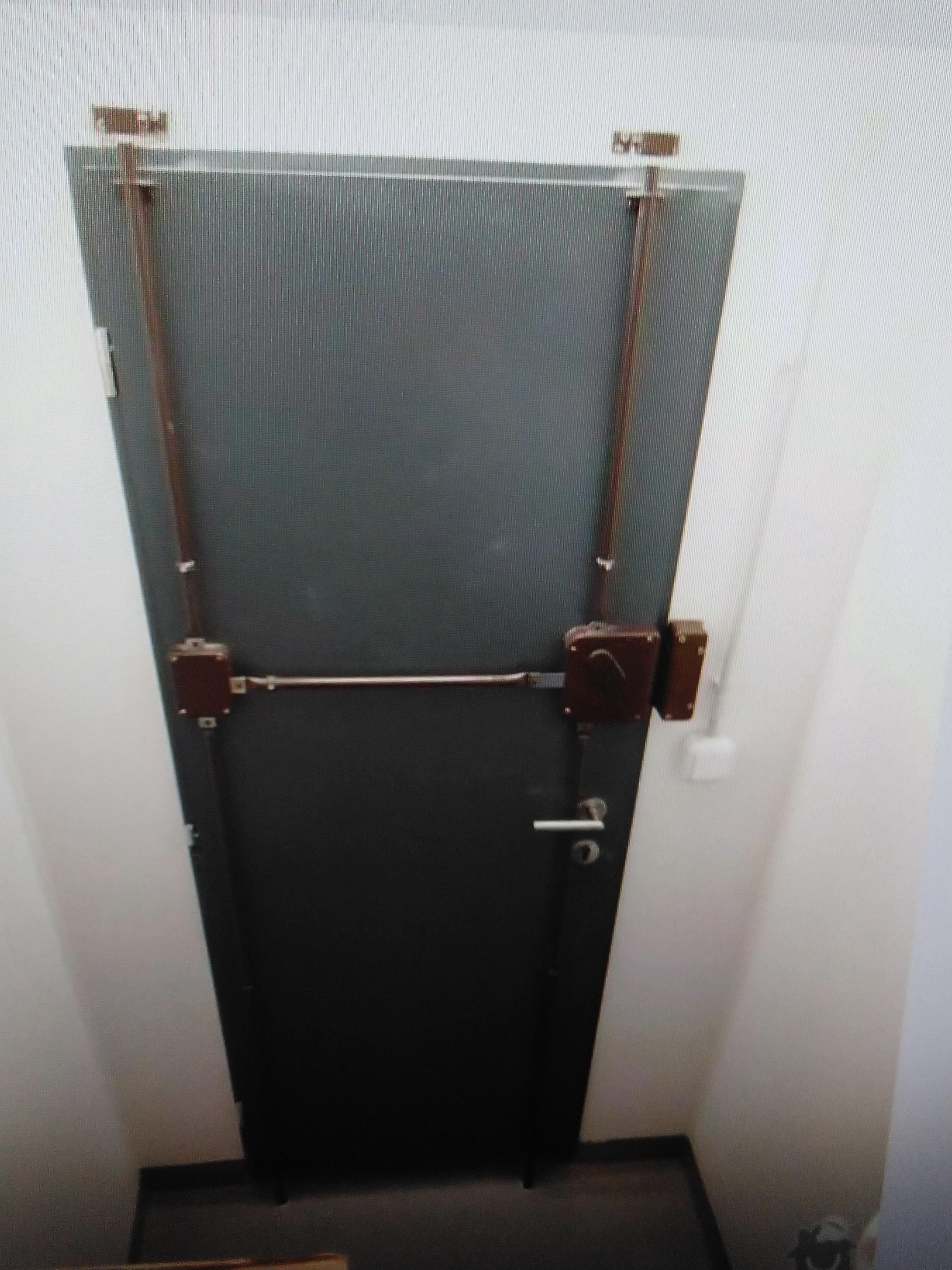 Zabezpečení dveří pětibodovým zámkem