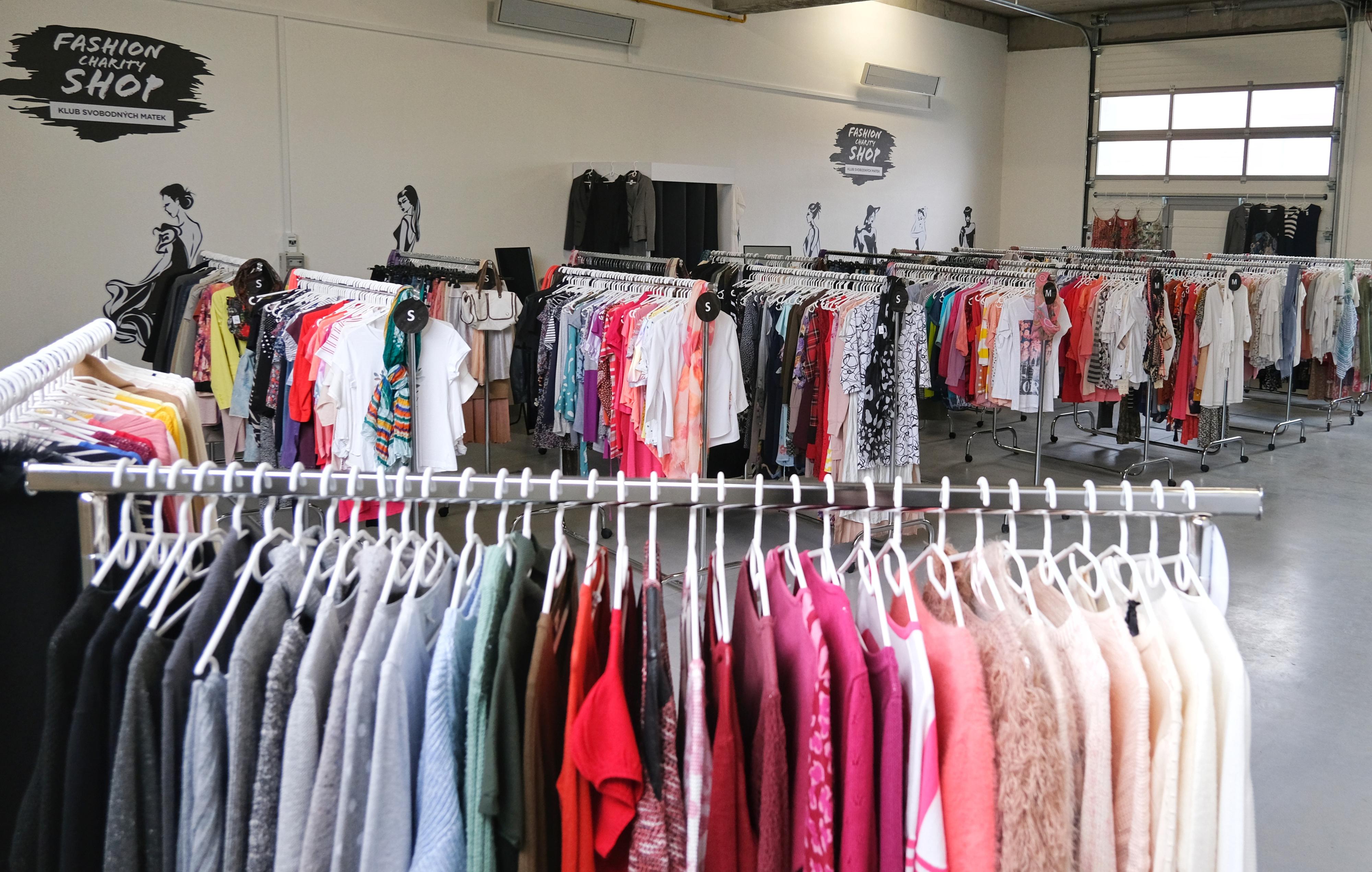 Fashion Charity Shop Hovorčovice foto 2