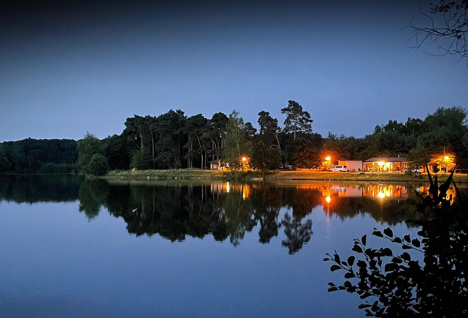 Areál u jezera foto 2