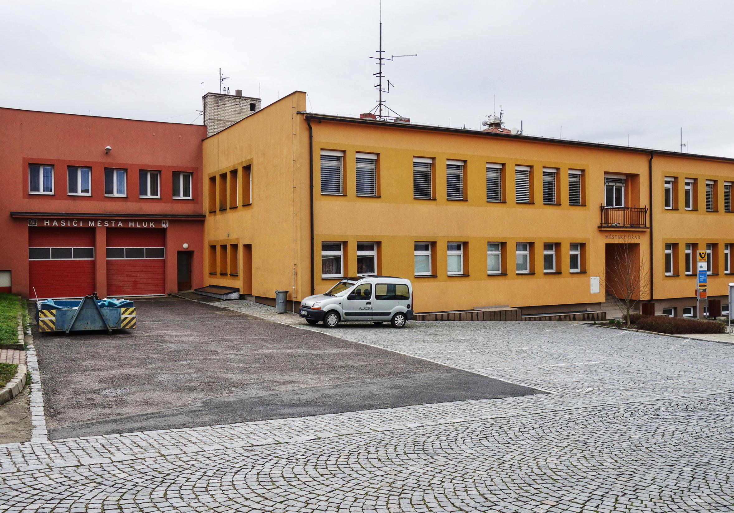 Městský úřad Hluk foto 2