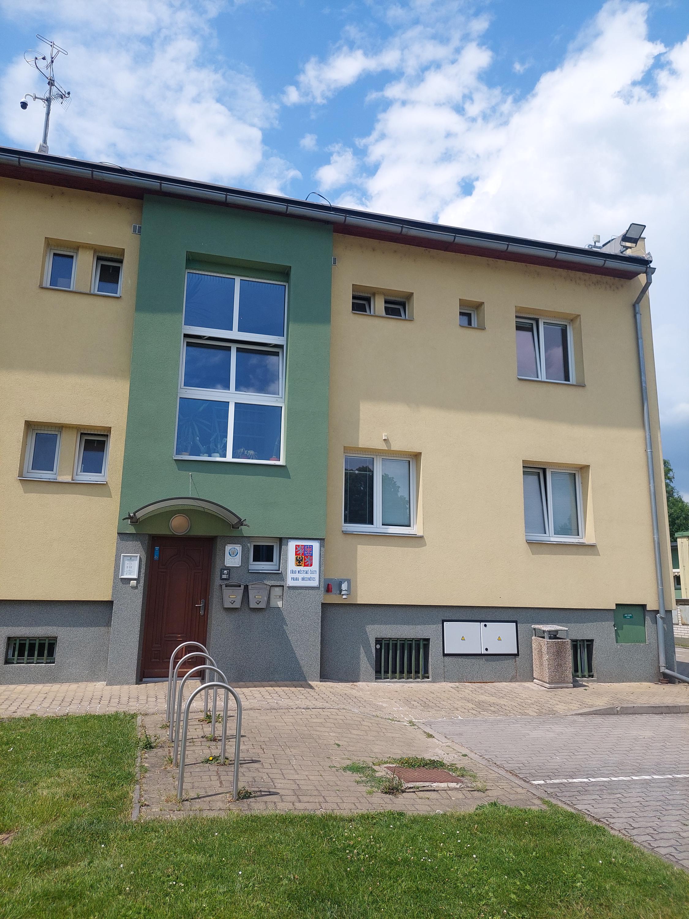 Úřad městské části Praha-Březiněves foto 2