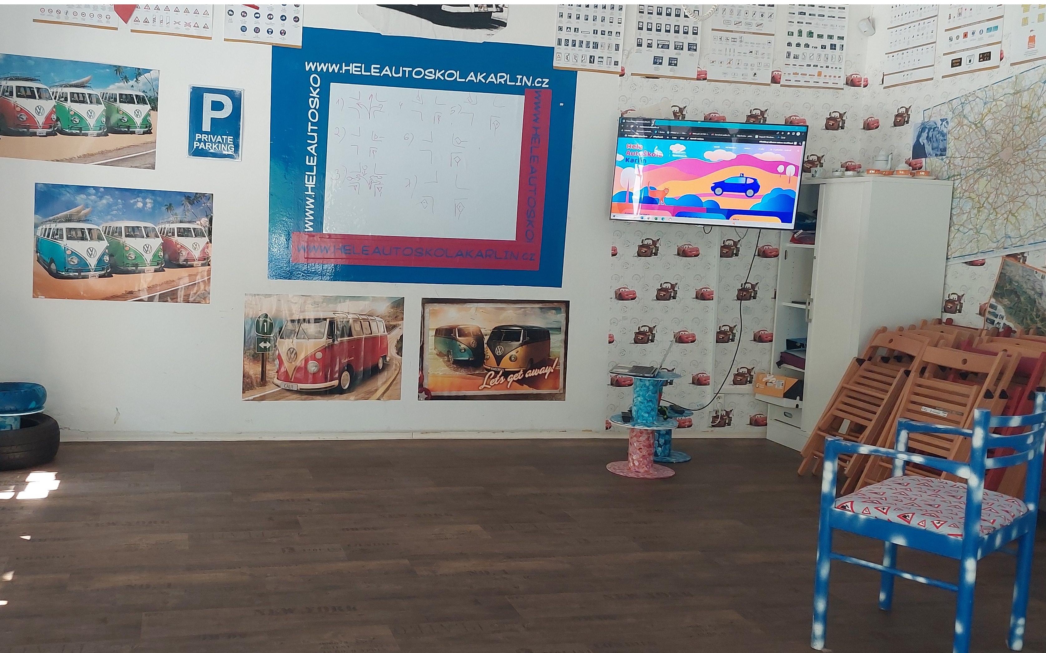 HeleAutoškola Karlín