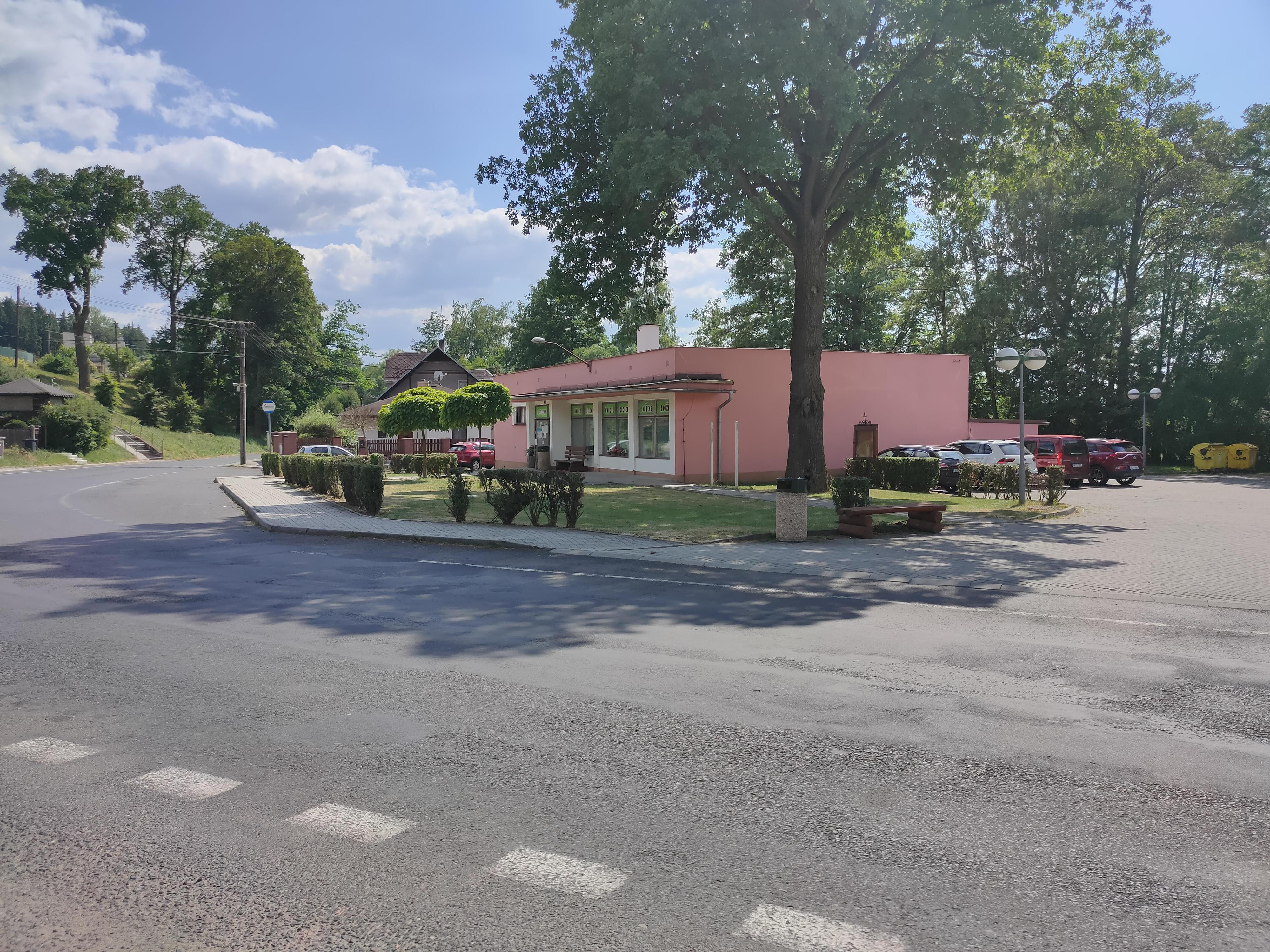 Potraviny, Ovoce, Zelenina vedle restaurace foto 1