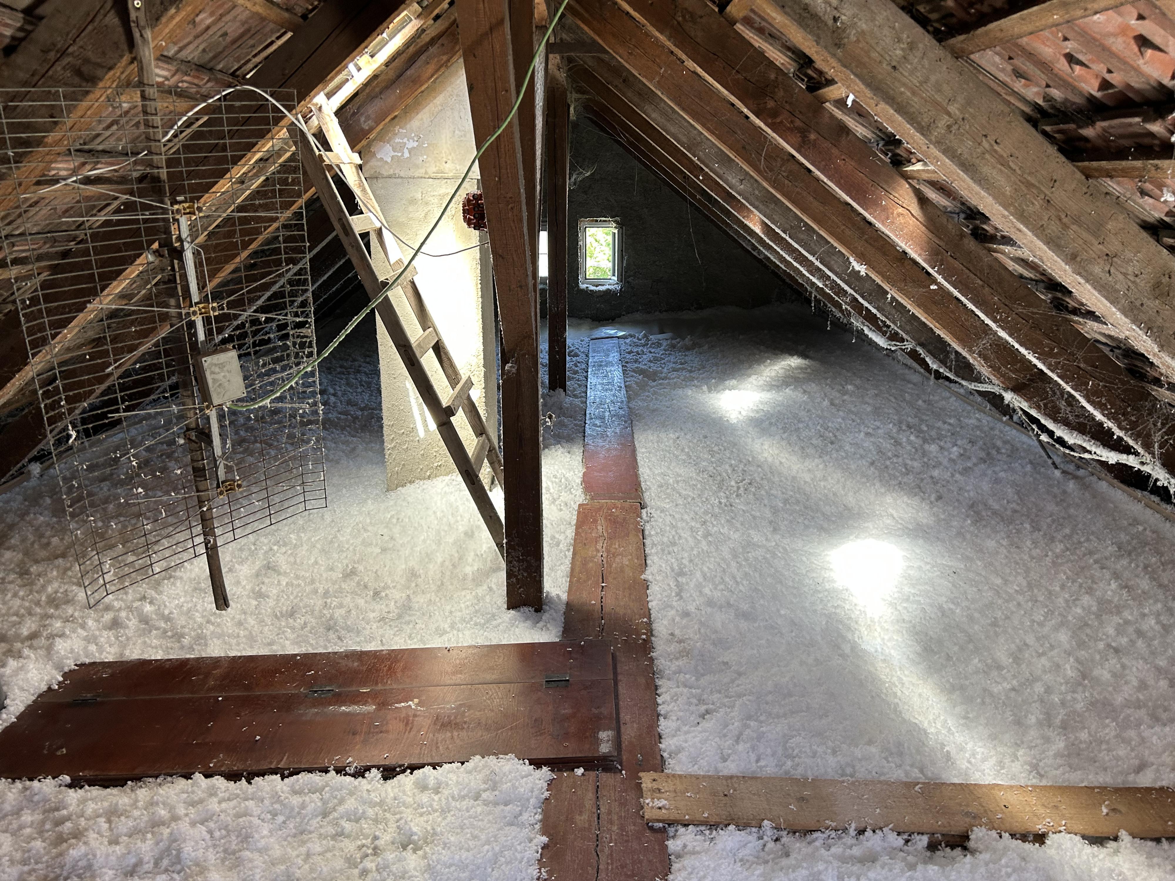 Nafoukaná s.r.o. - foukaná izolace - zateplení půdy, stropů, stěn ad. foto 5