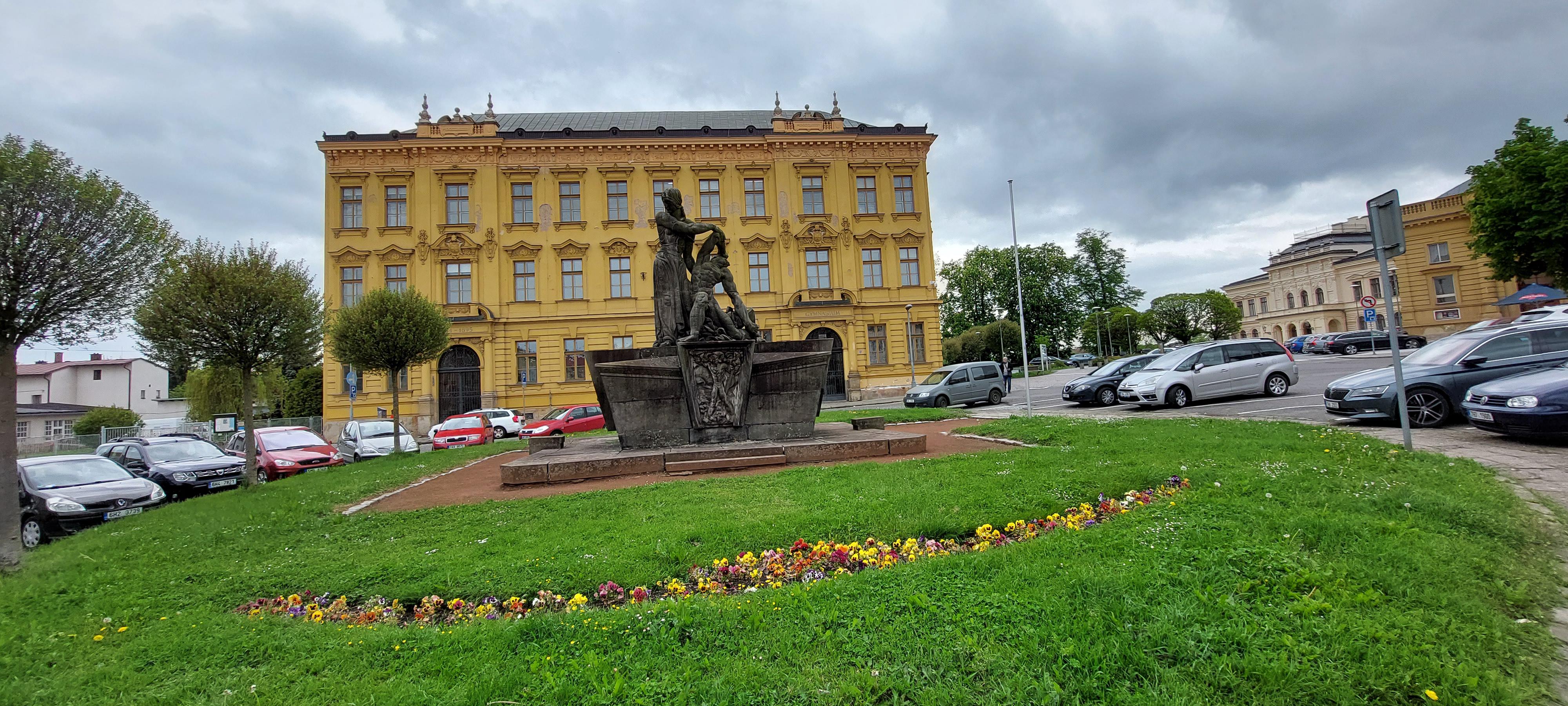 Gymnázium Dvůr Králové nad Labem foto 3