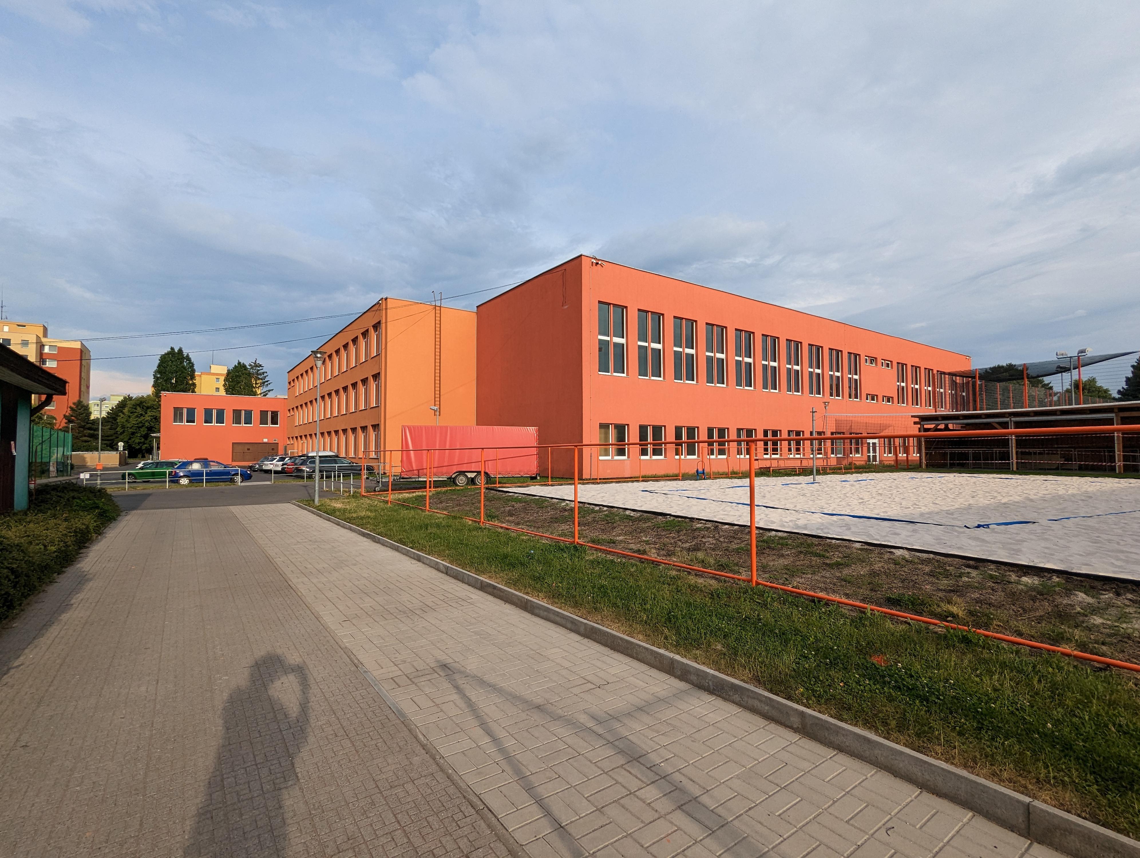 ZŠ a MŠ Praha 8, Dolákova foto 2