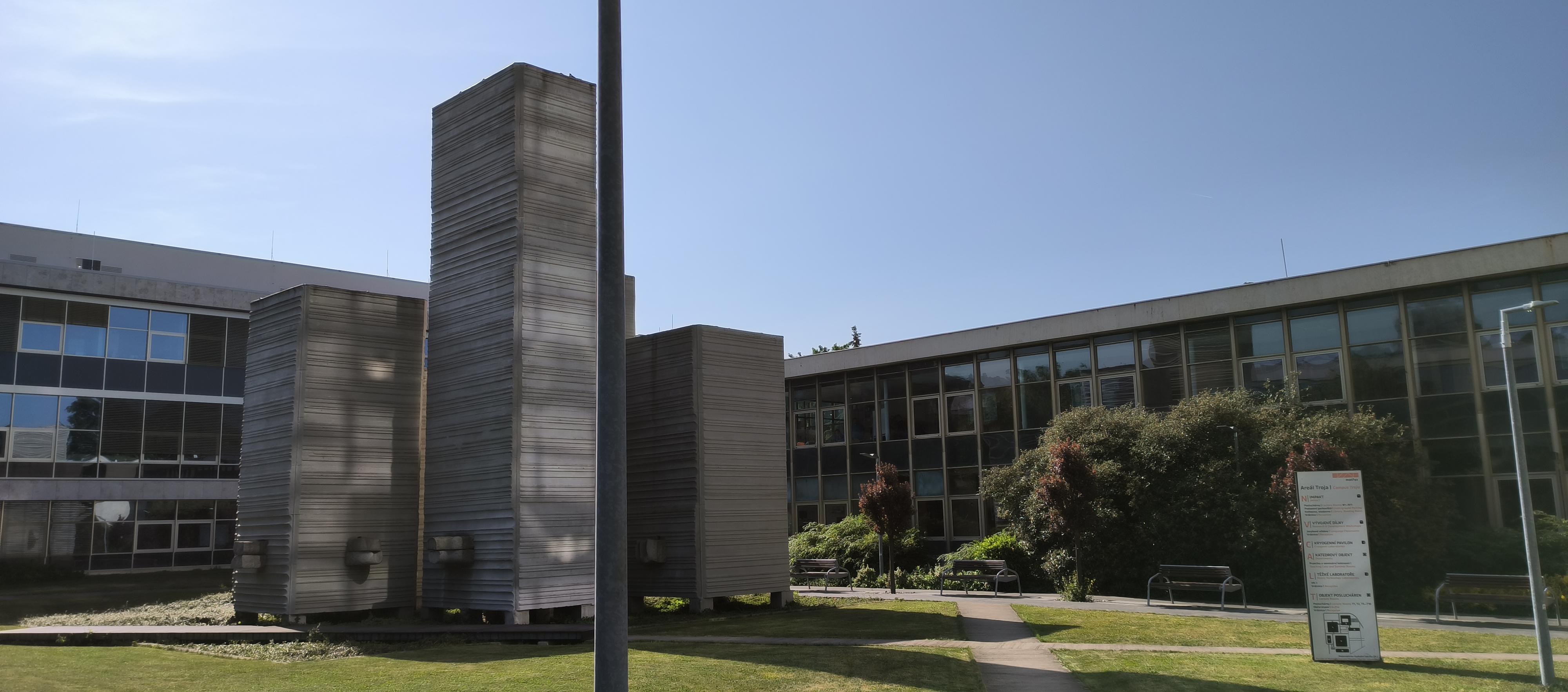 Katedra fyziky povrchů a plazmatu Matematicko-fyzikální fakulty - Univerzita Karlova